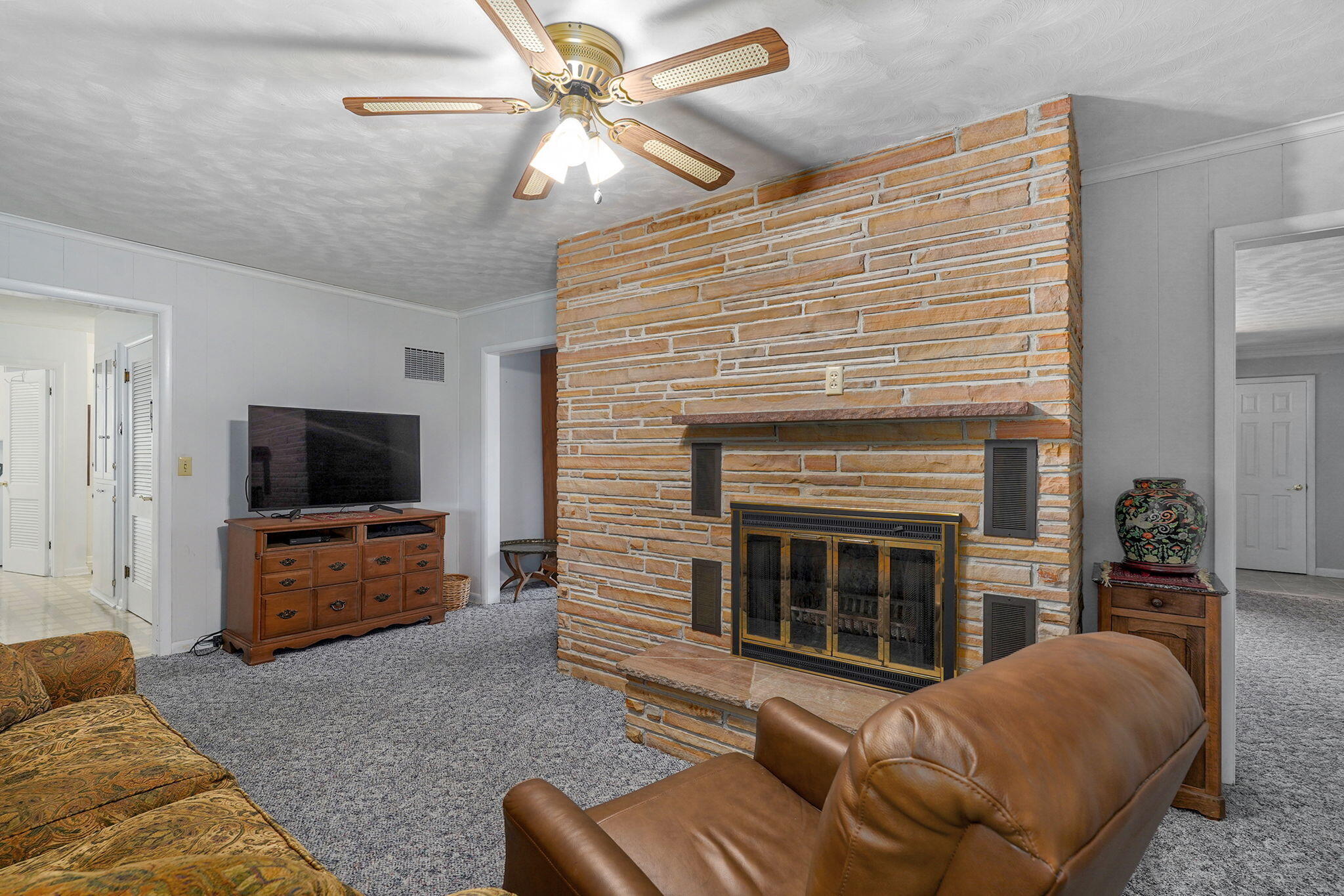 628 West Westview Street Property Photo 11
