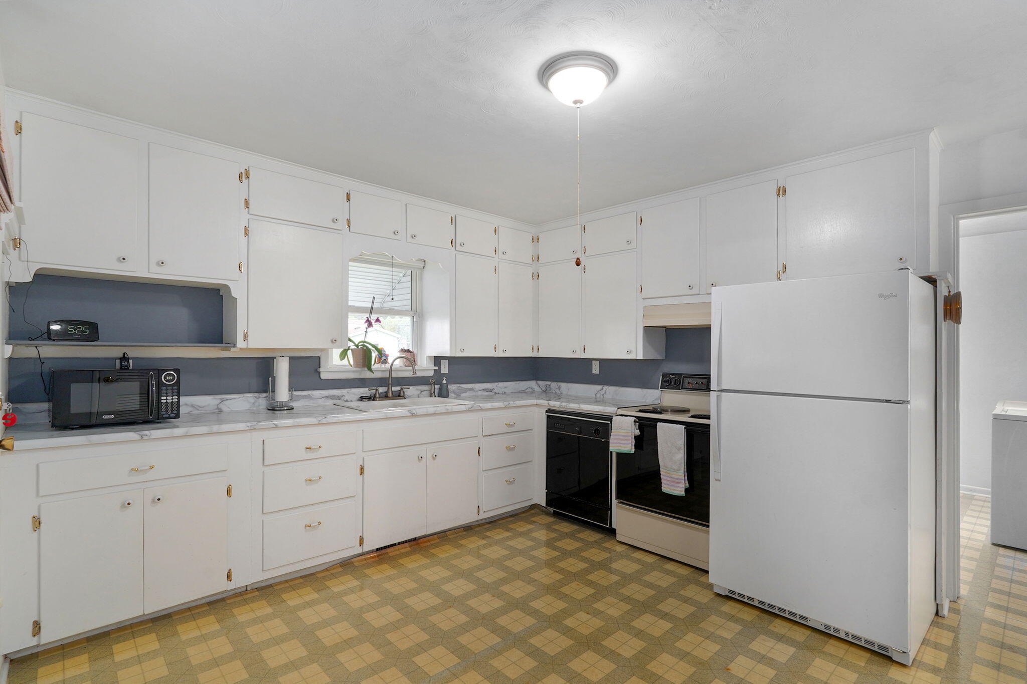 628 West Westview Street Property Photo 12