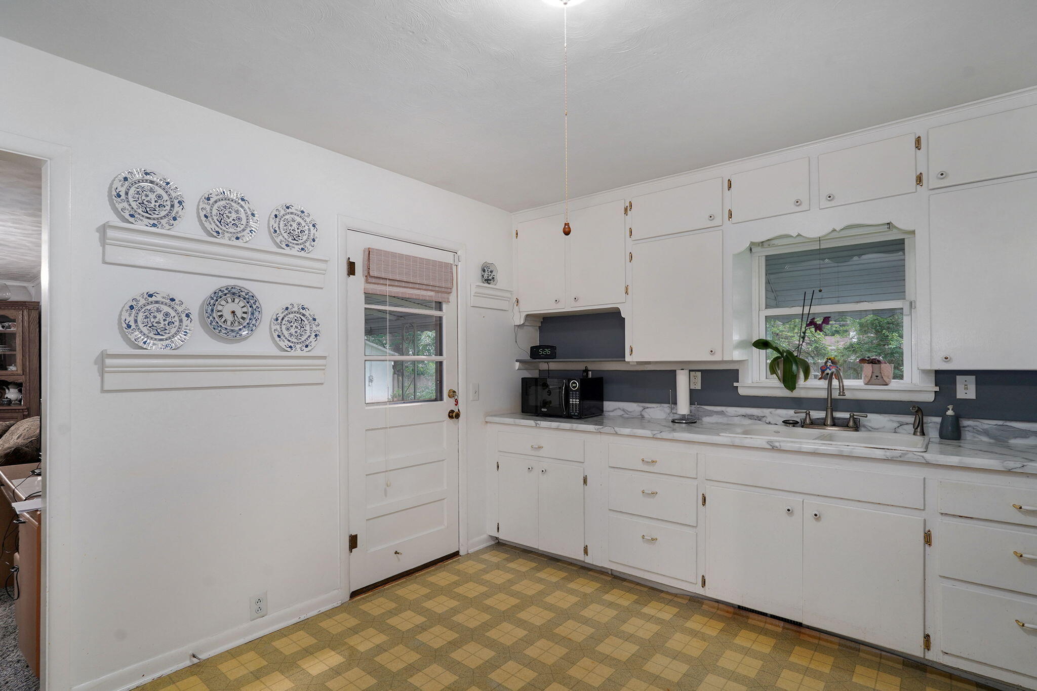 628 West Westview Street Property Photo 13