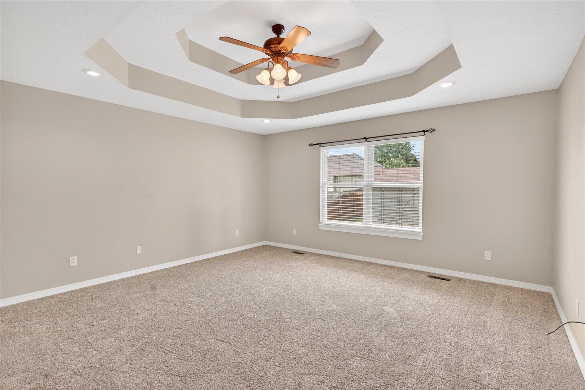 2009 East Warwick Drive Property Photo 11