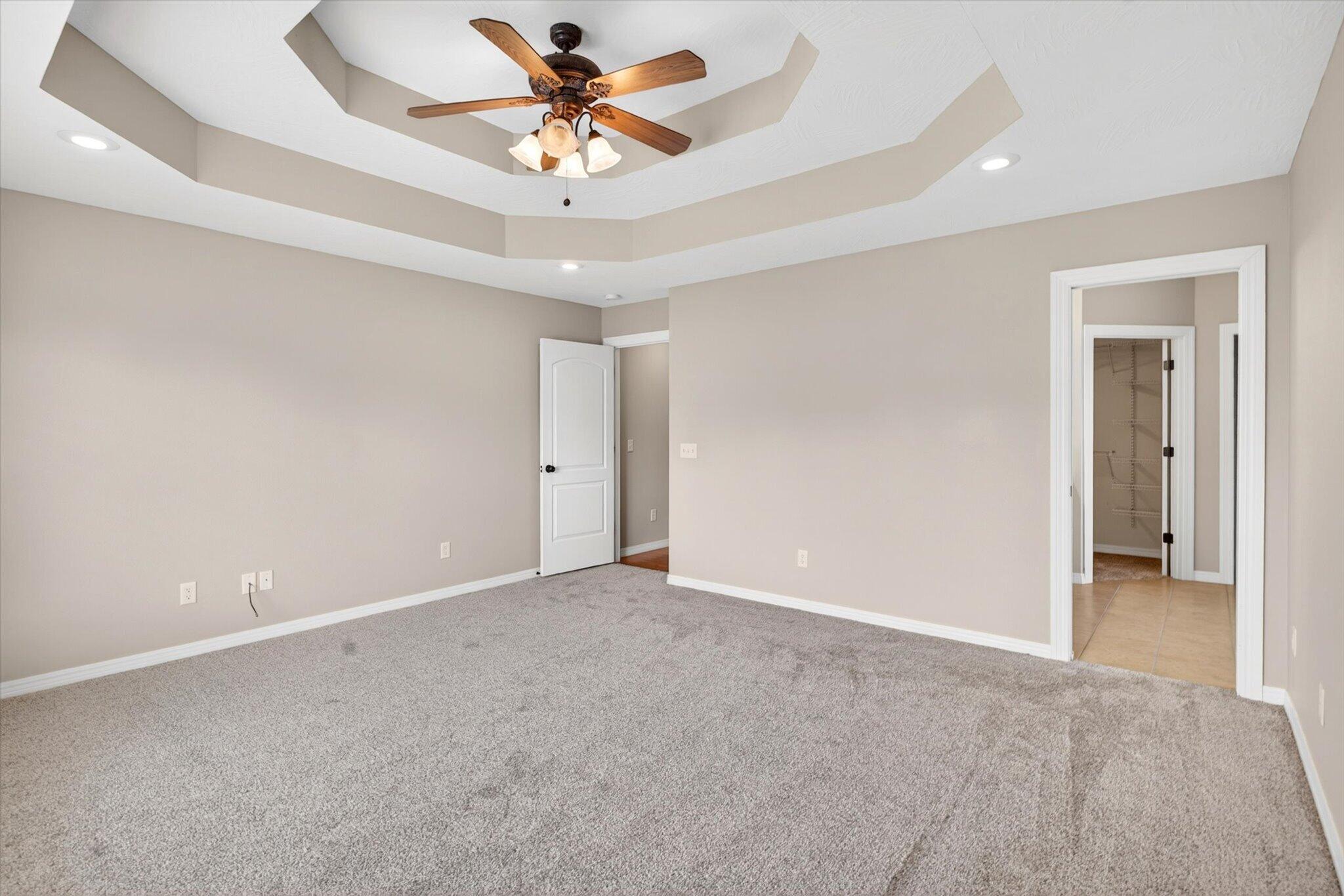 2009 East Warwick Drive Property Photo 12