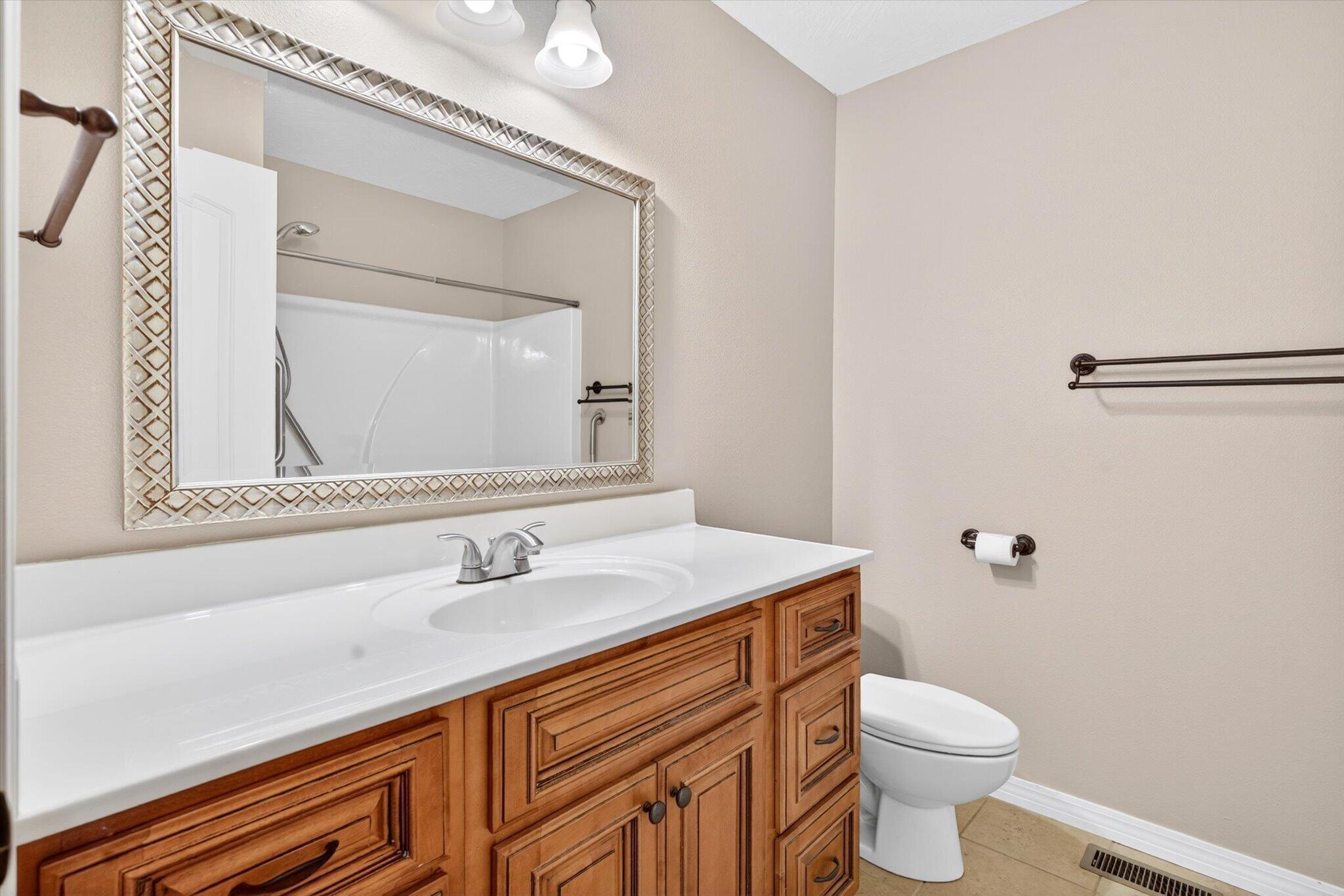 2009 East Warwick Drive Property Photo 15