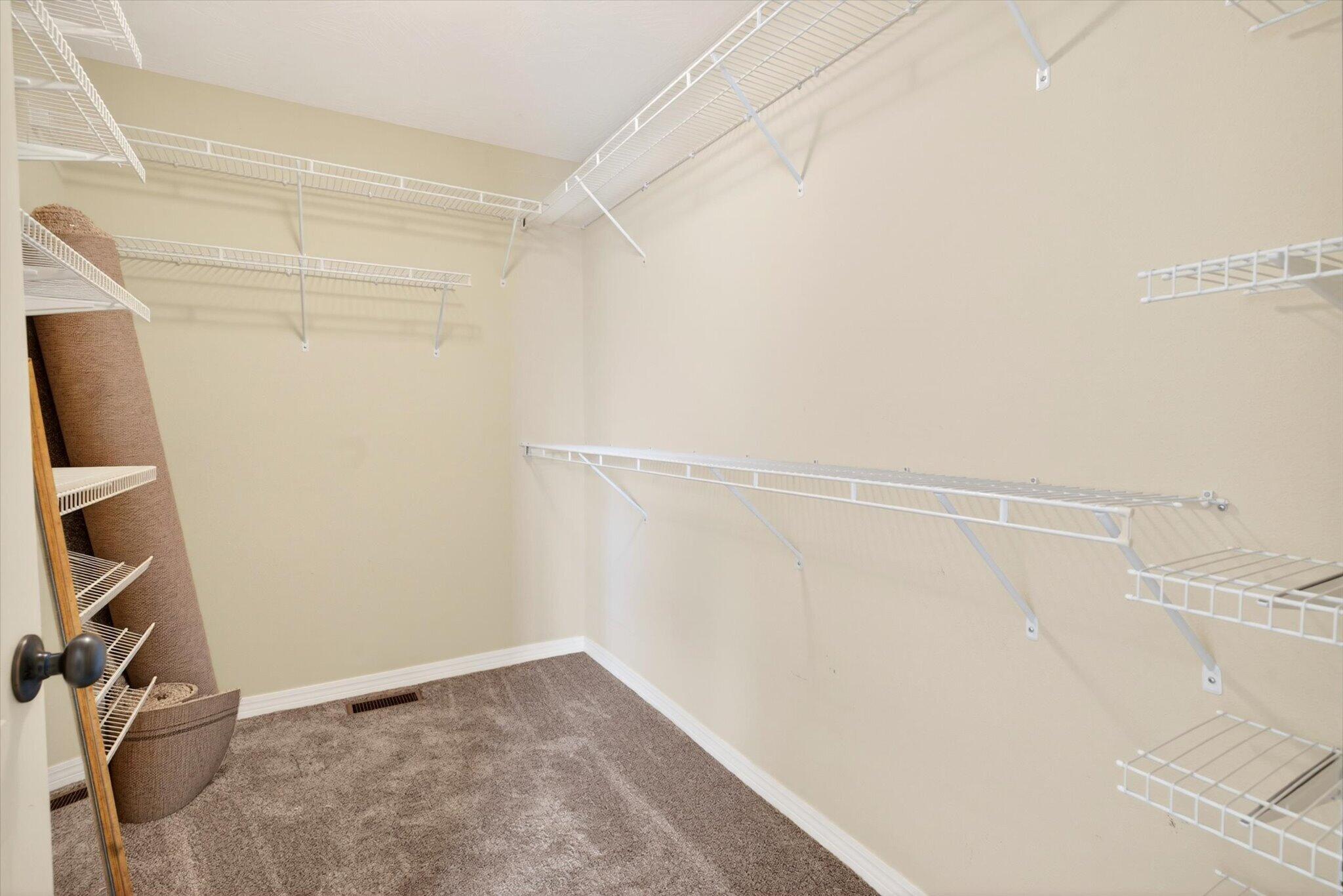 2009 East Warwick Drive Property Photo 16