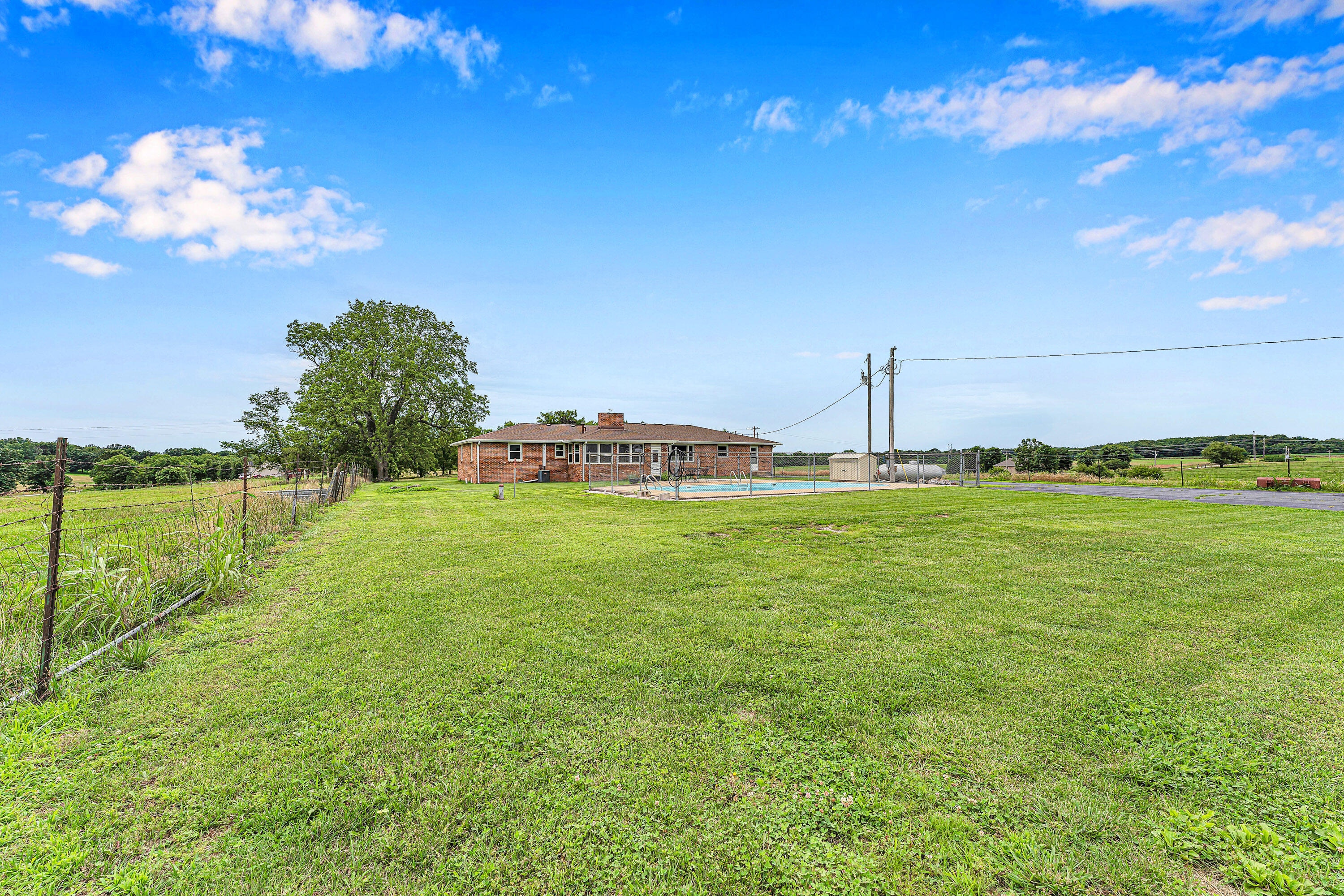 4304 South Farm Road 29 Property Photo 43