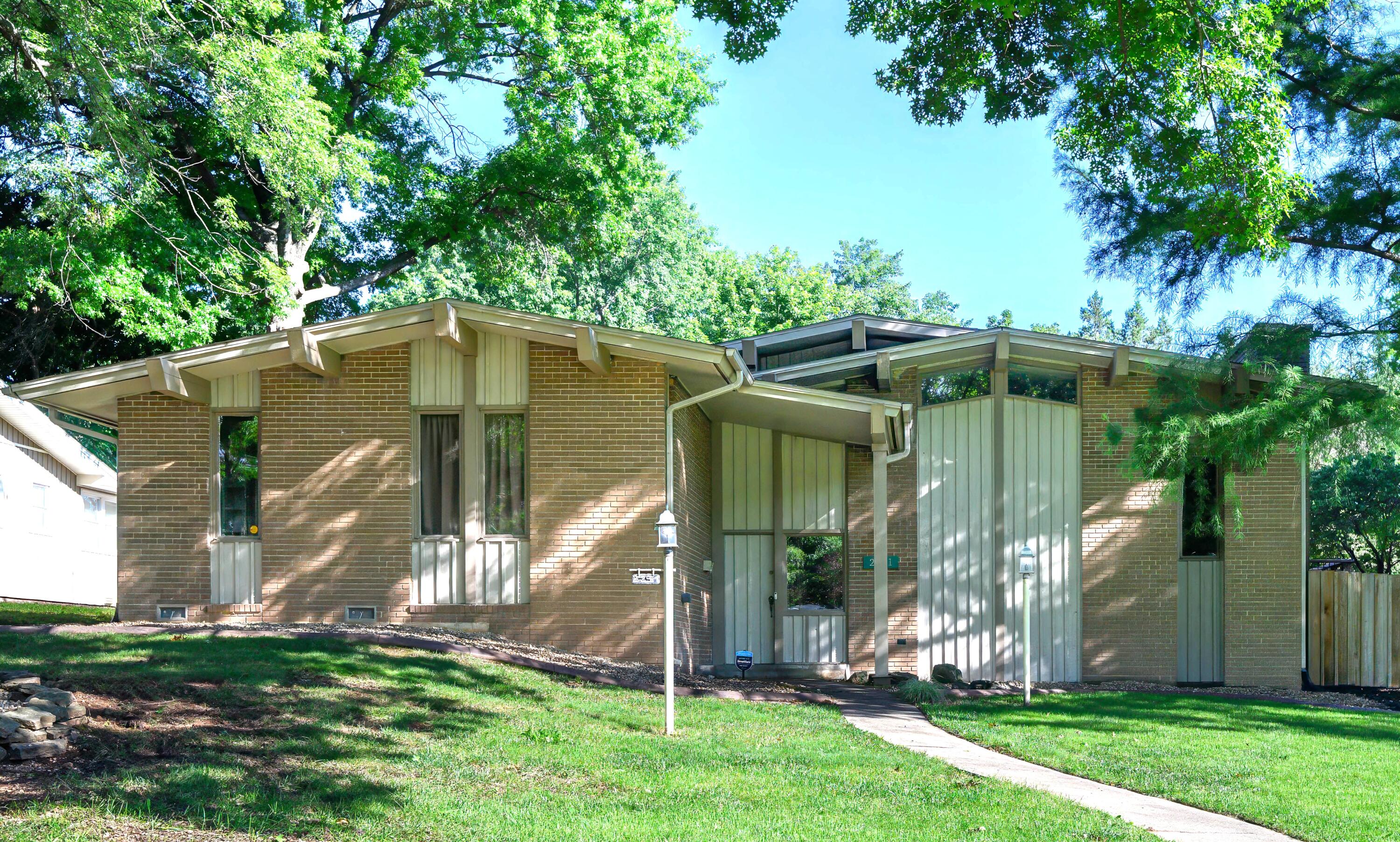 2291 East Mirabeau Street Property Photo 1