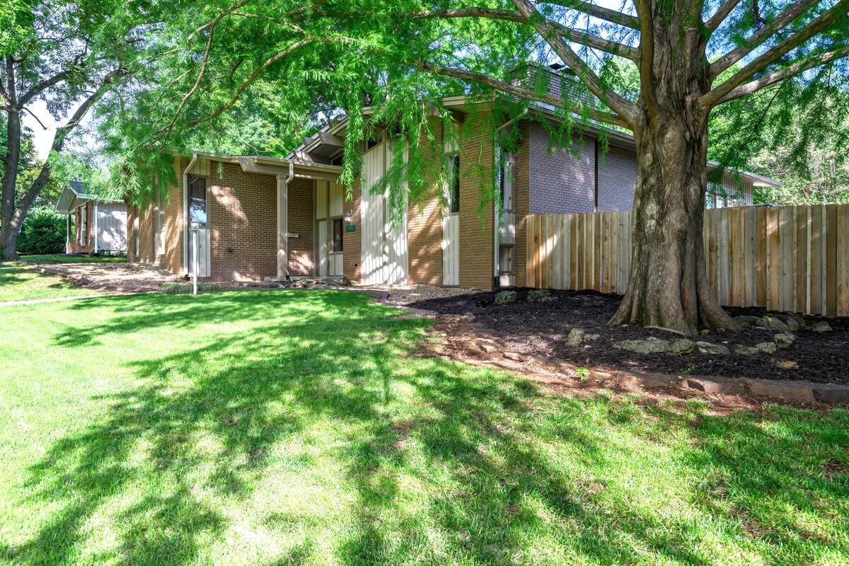 2291 East Mirabeau Street Property Photo 3