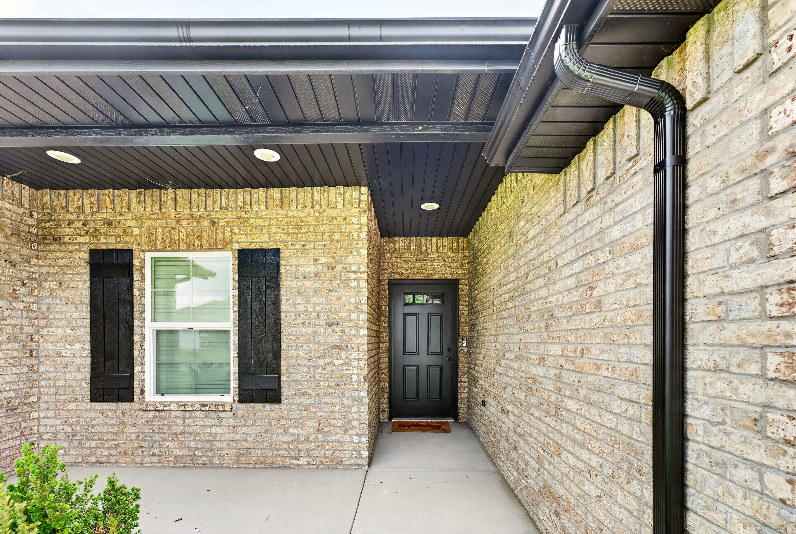 748 North Century Avenue Property Photo 4