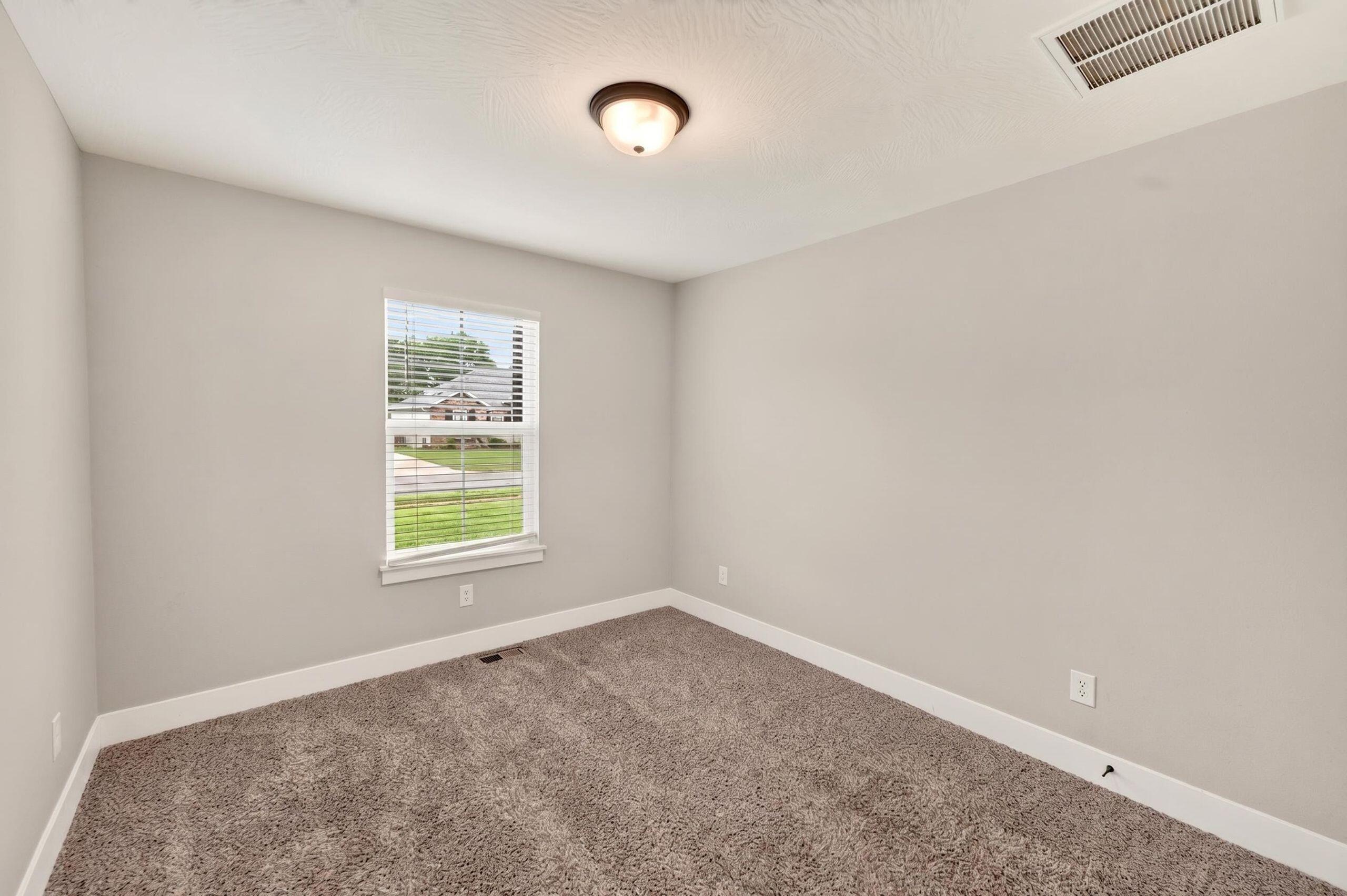 748 North Century Avenue Property Photo 23