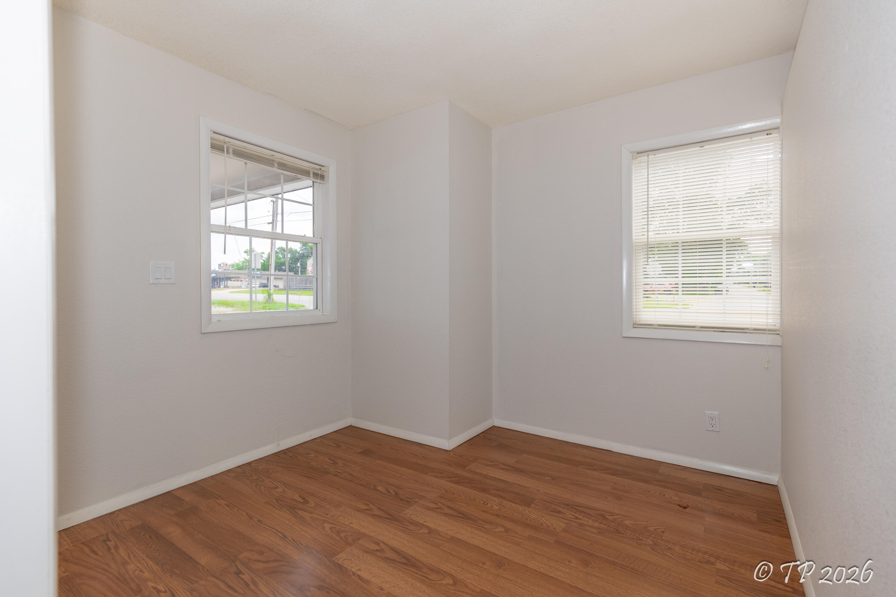 917 West Broadway Street Property Photo 12