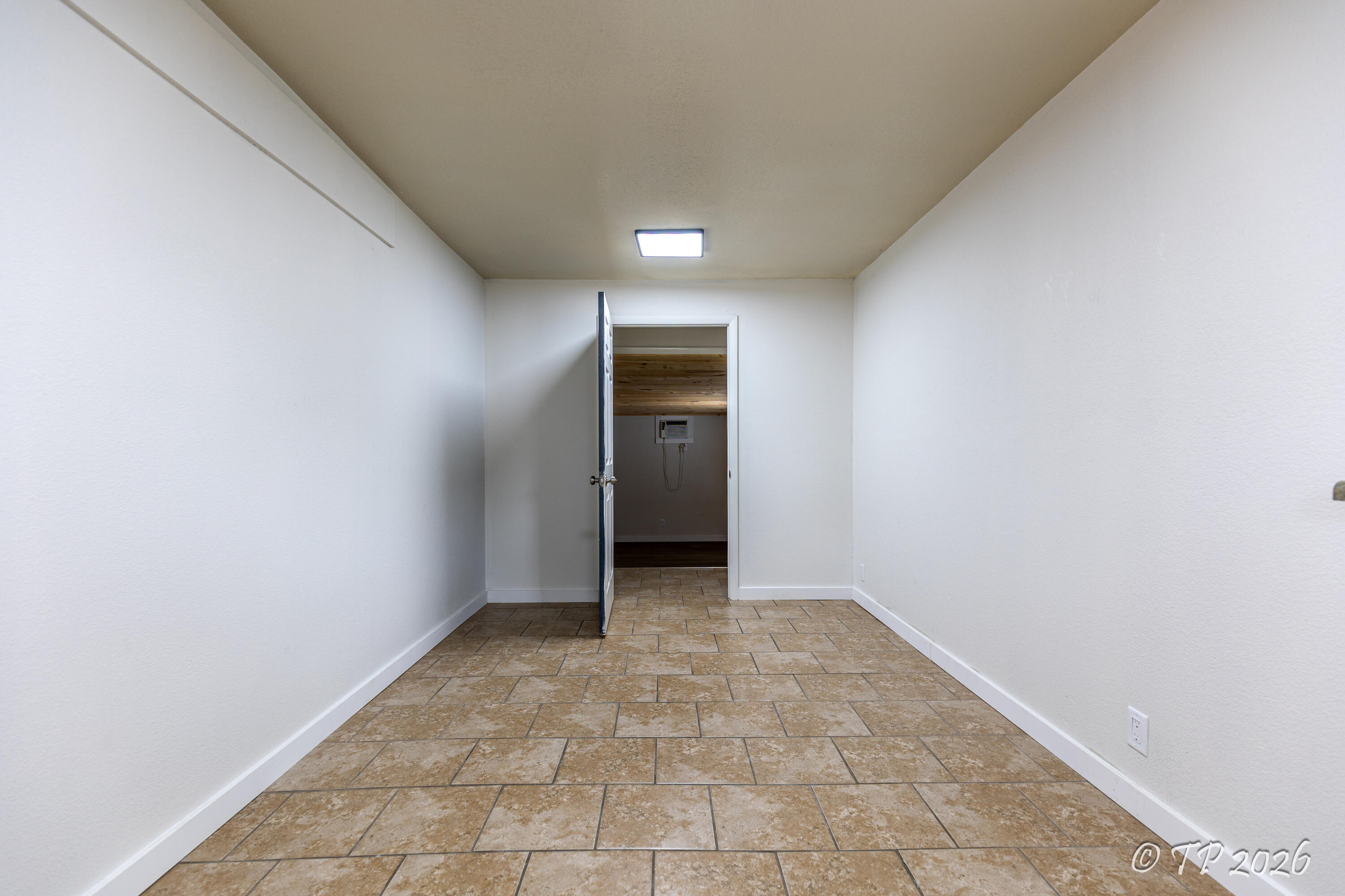 917 West Broadway Street Property Photo 14