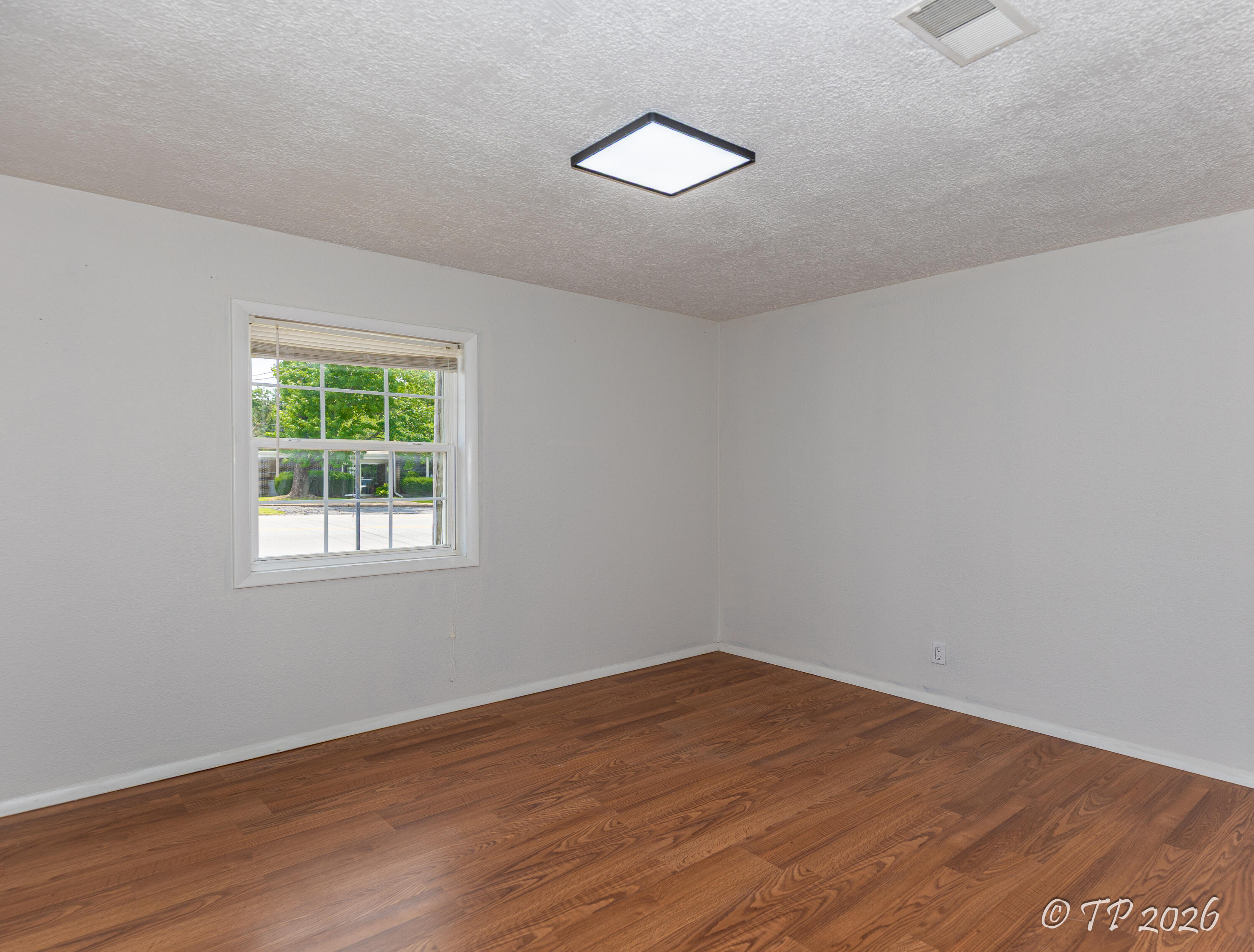 917 West Broadway Street Property Photo 16