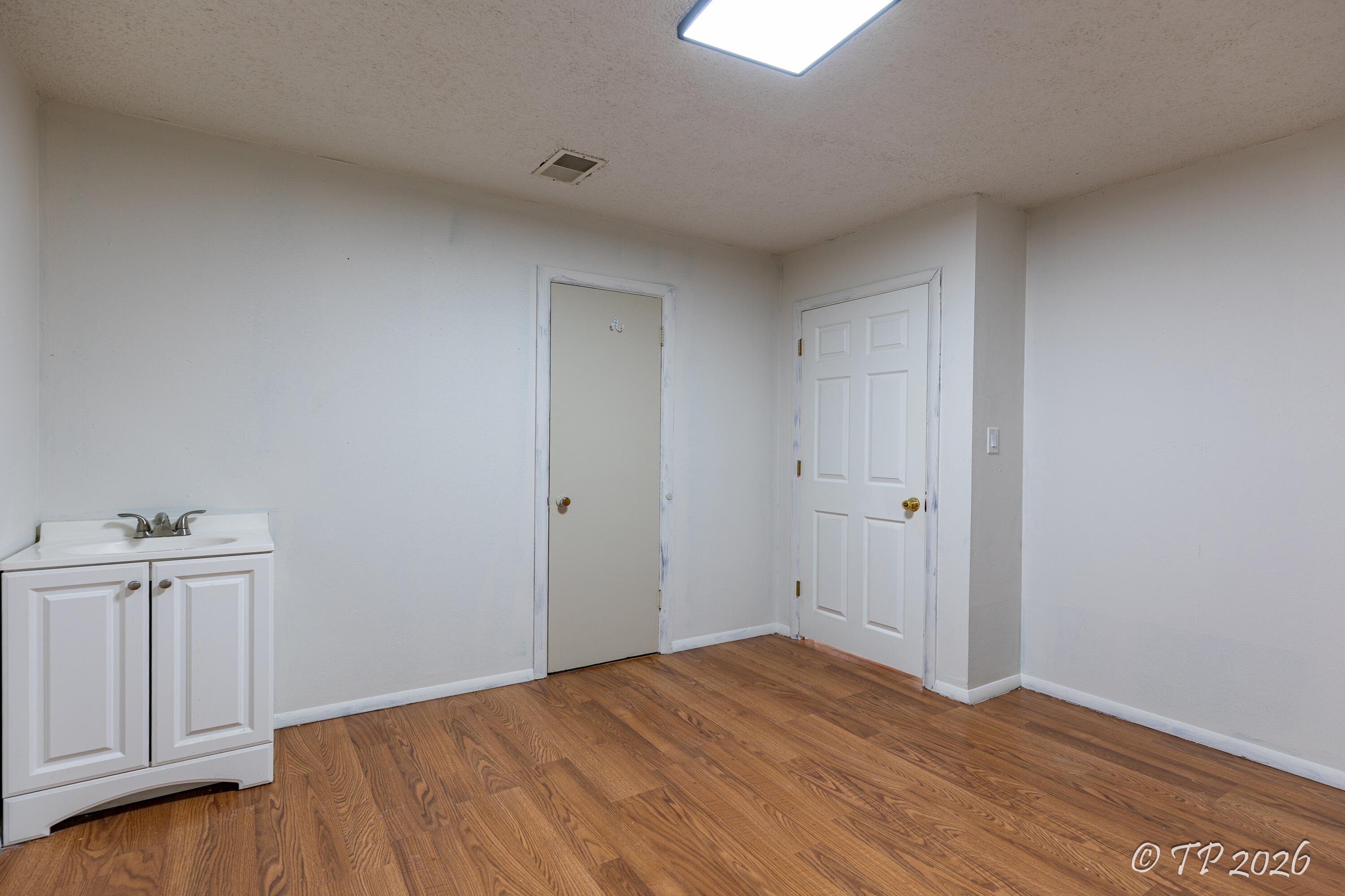 917 West Broadway Street Property Photo 21