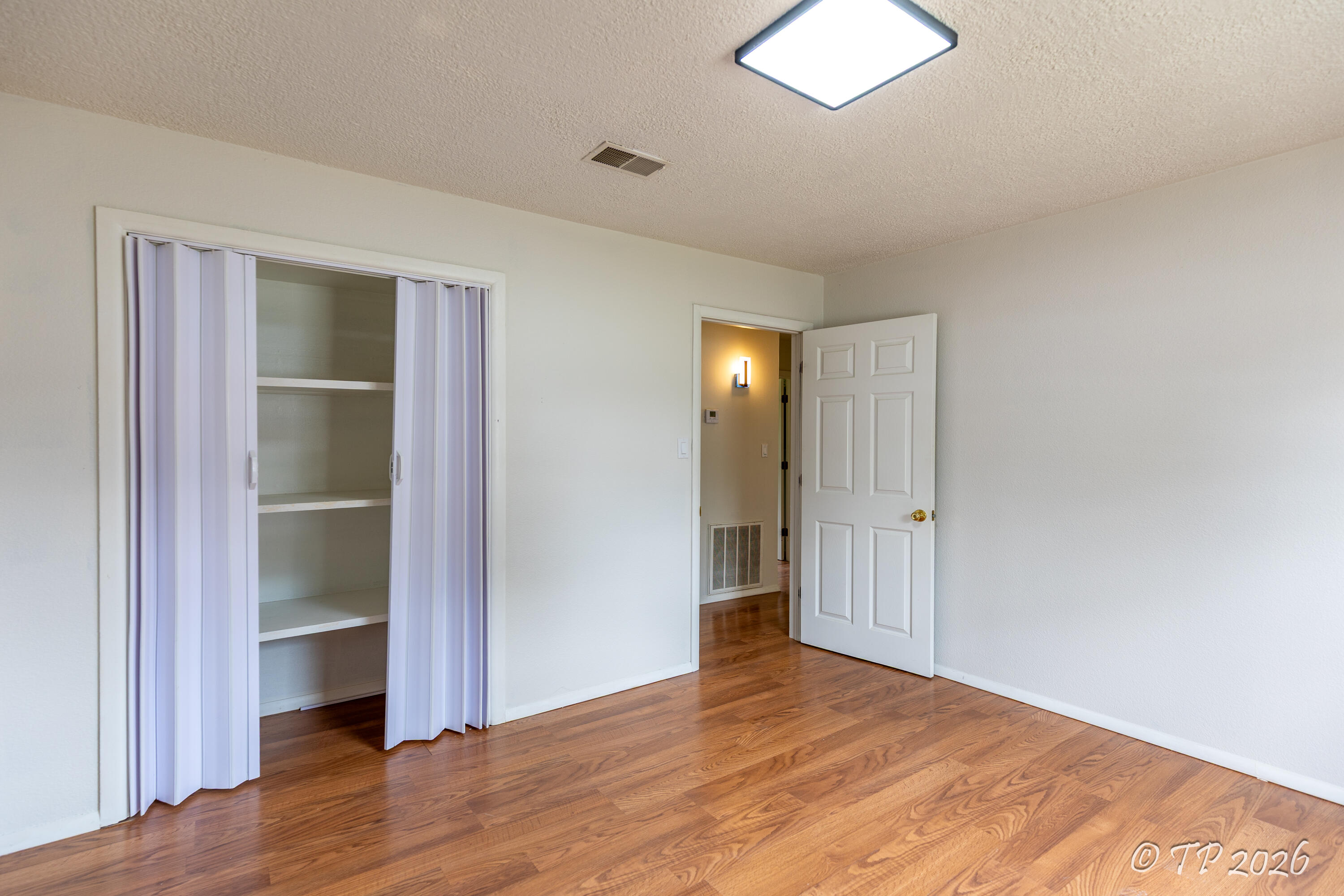 917 West Broadway Street Property Photo 22