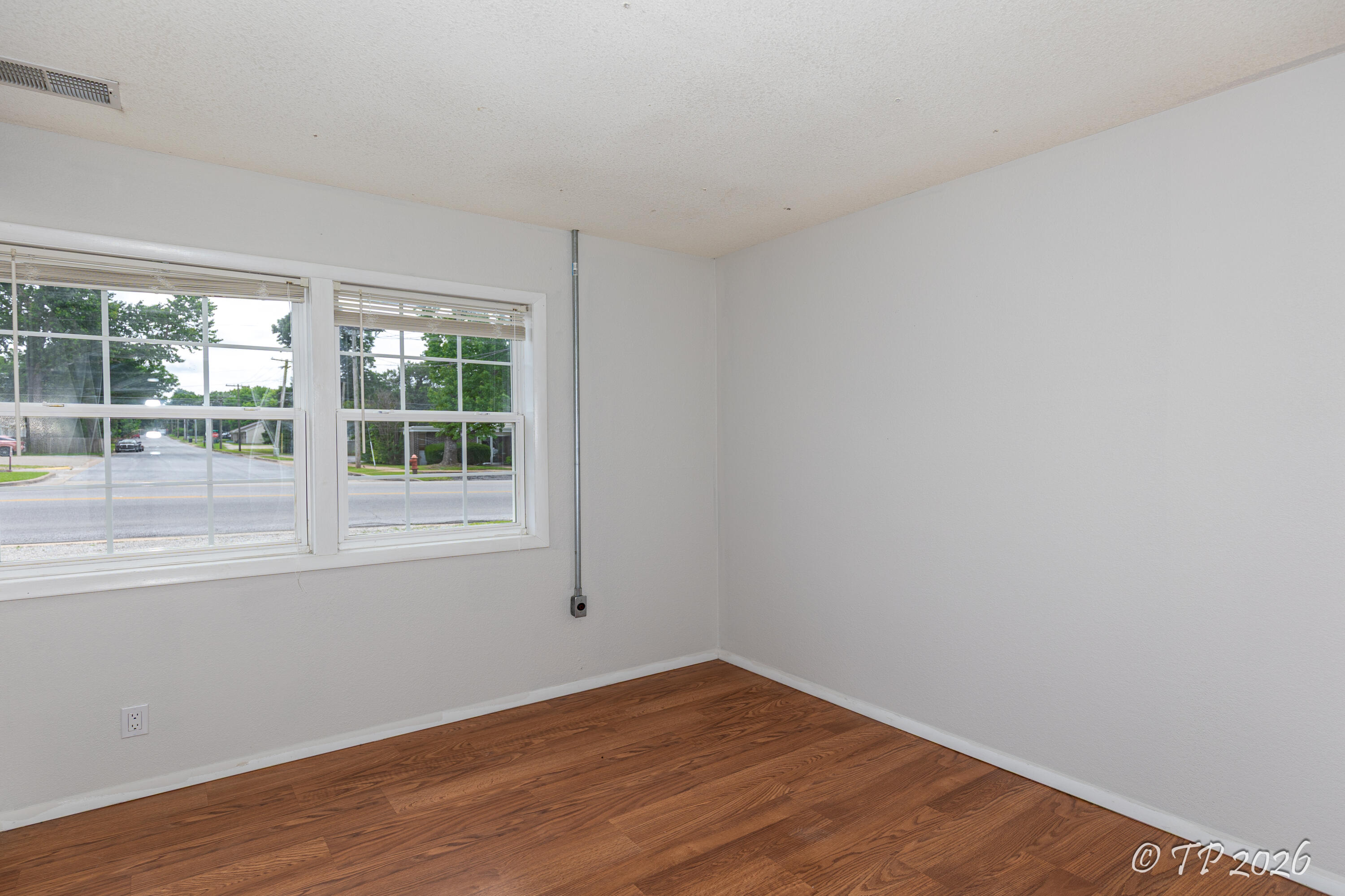 917 West Broadway Street Property Photo 23