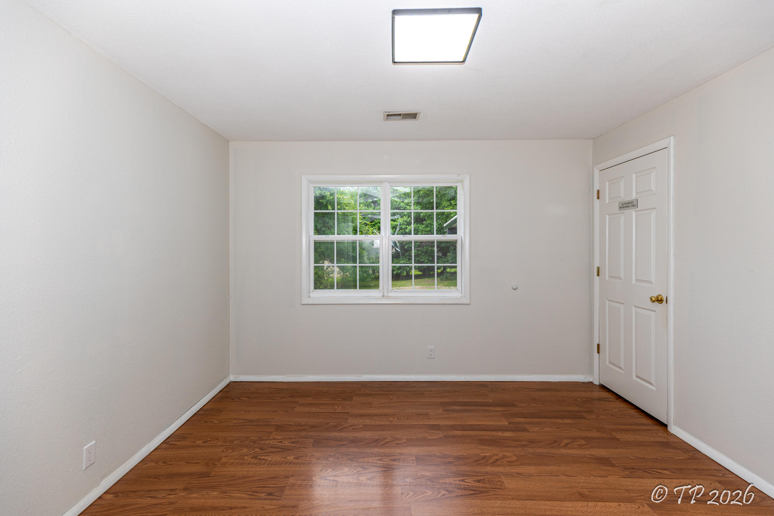 917 West Broadway Street Property Photo 25