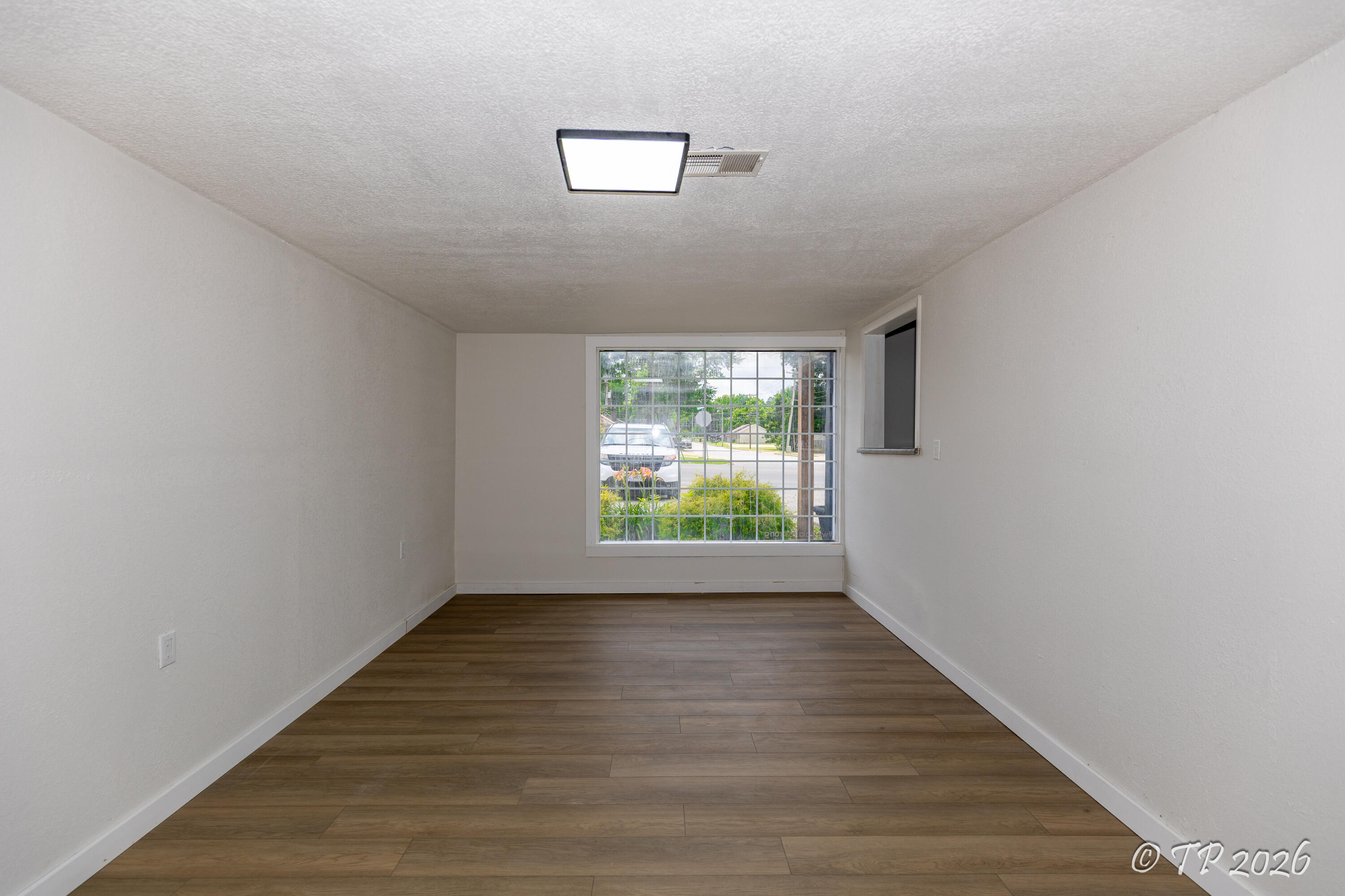 917 West Broadway Street Property Photo 28