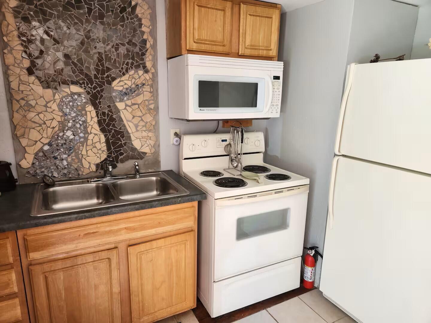 214 North Cliffside Drive Property Photo 16