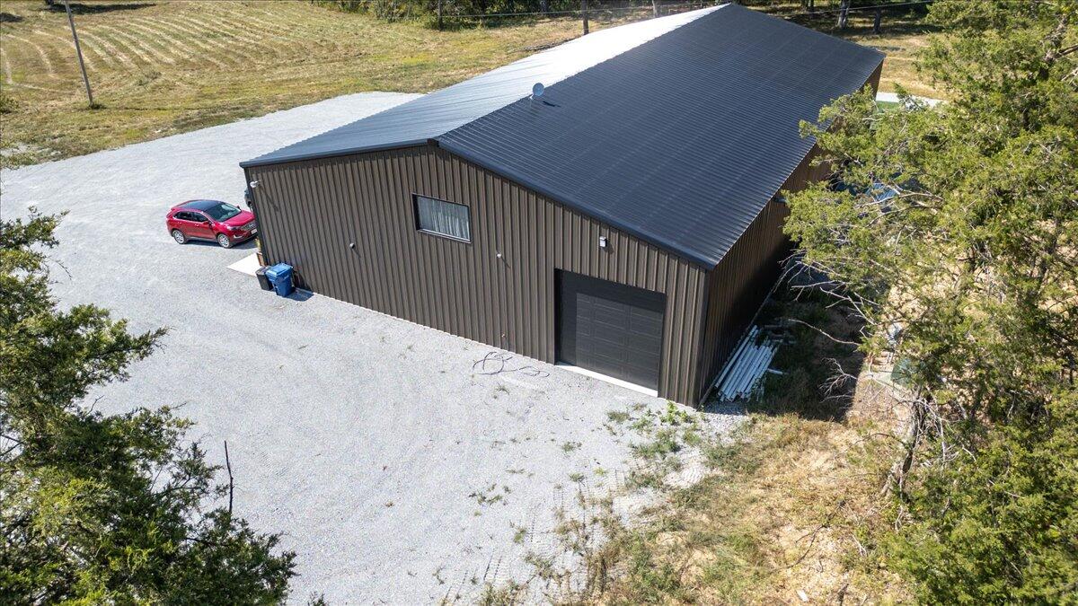 979 Indian Creek Trail Property Photo 3