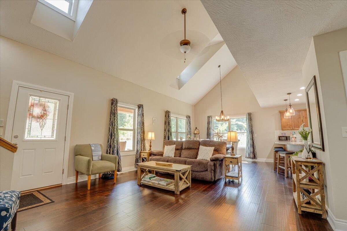 1069 Peace In Valley Road Property Photo 8