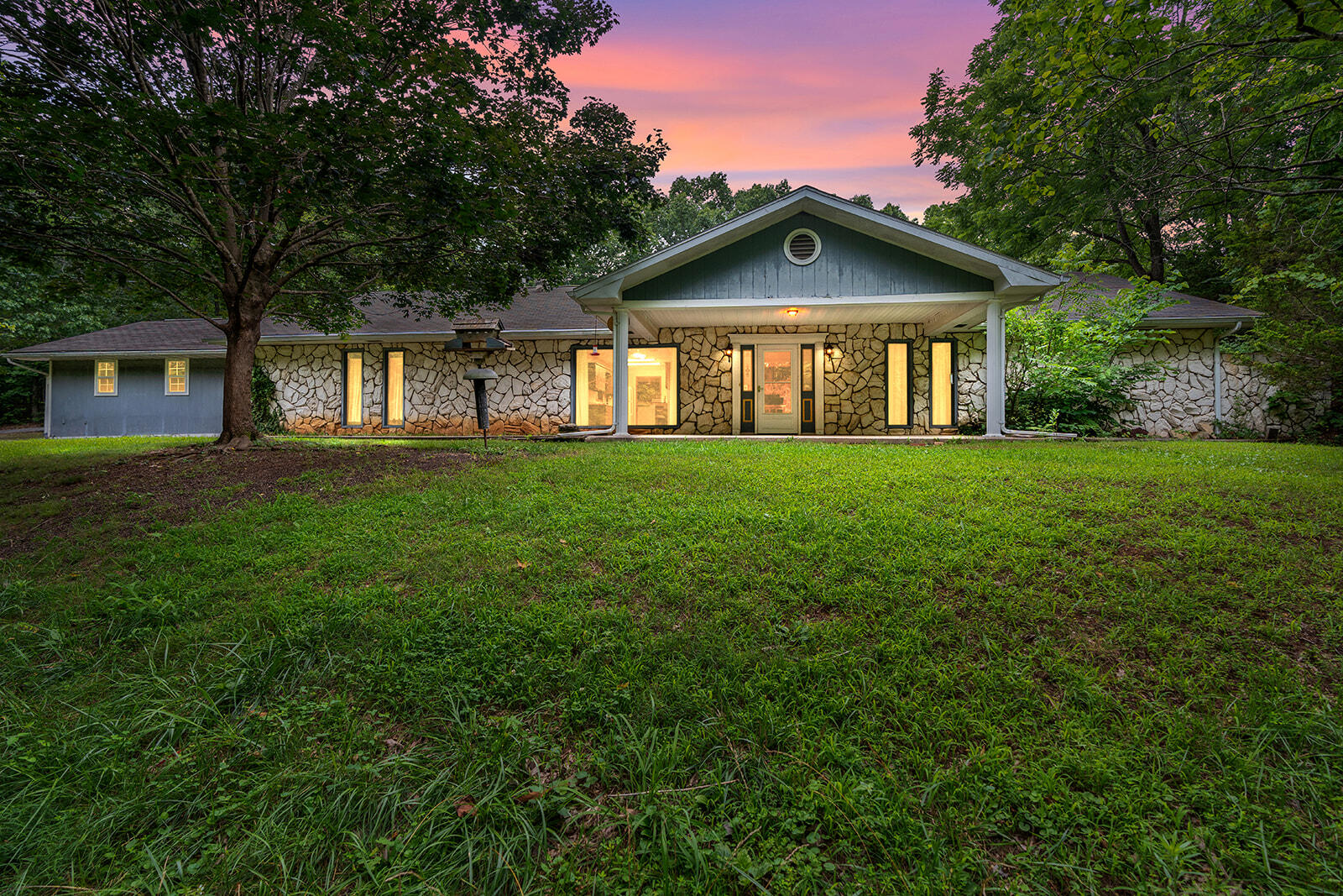 612 Stoneshire Drive Property Photo 1