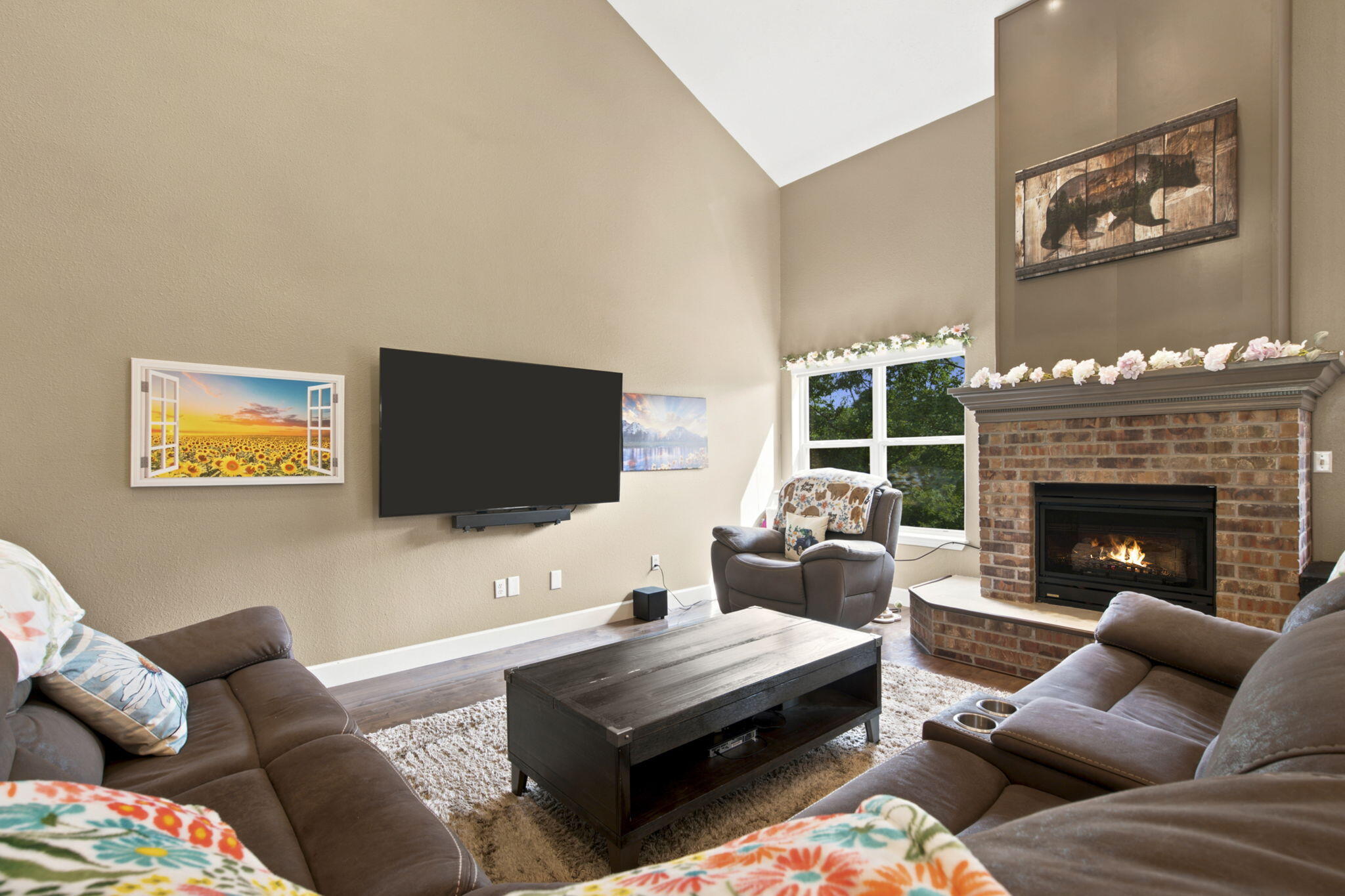 135 Roark Hills Drive Property Photo 8