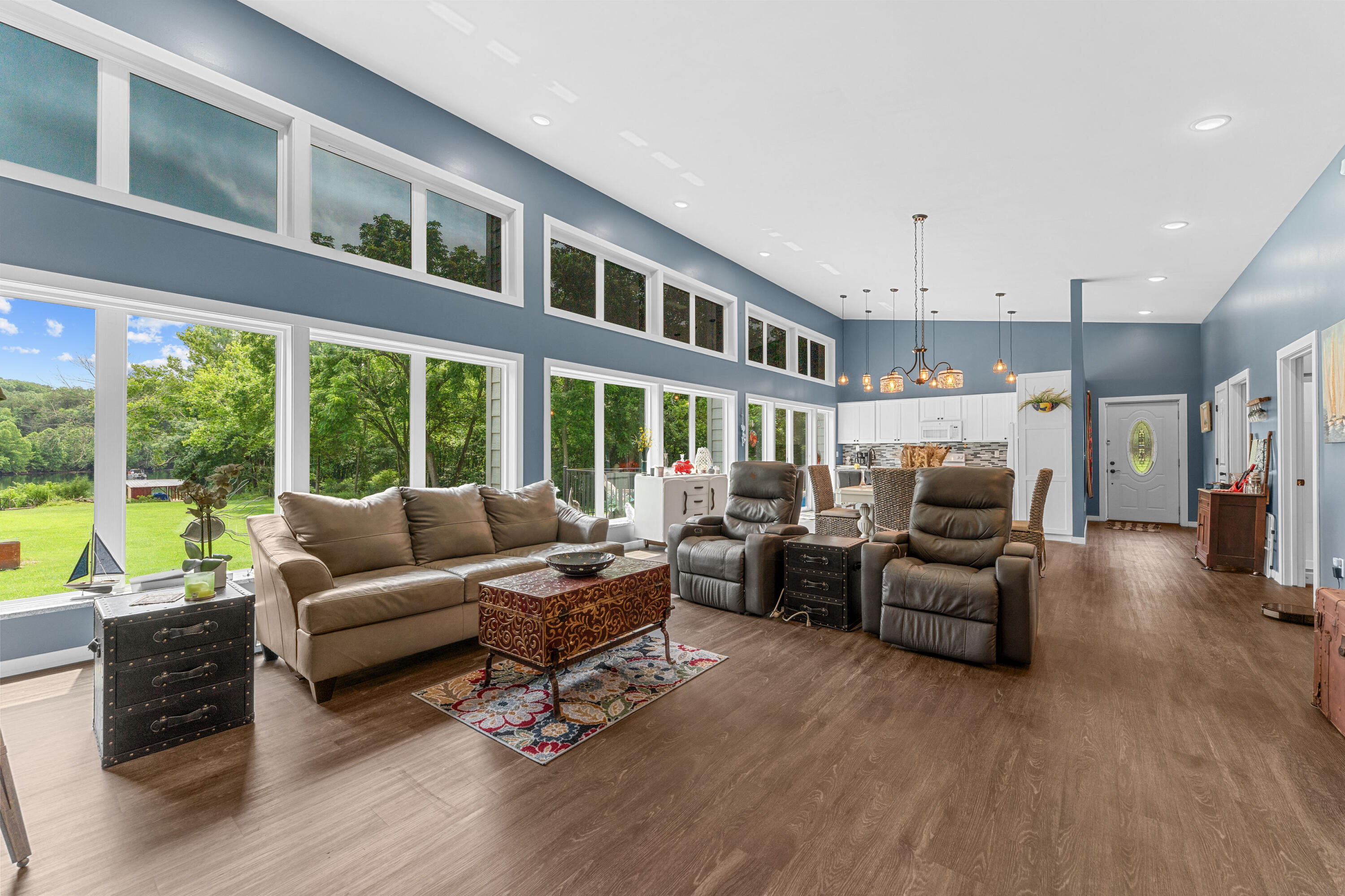 276 Easy Street Property Photo 8