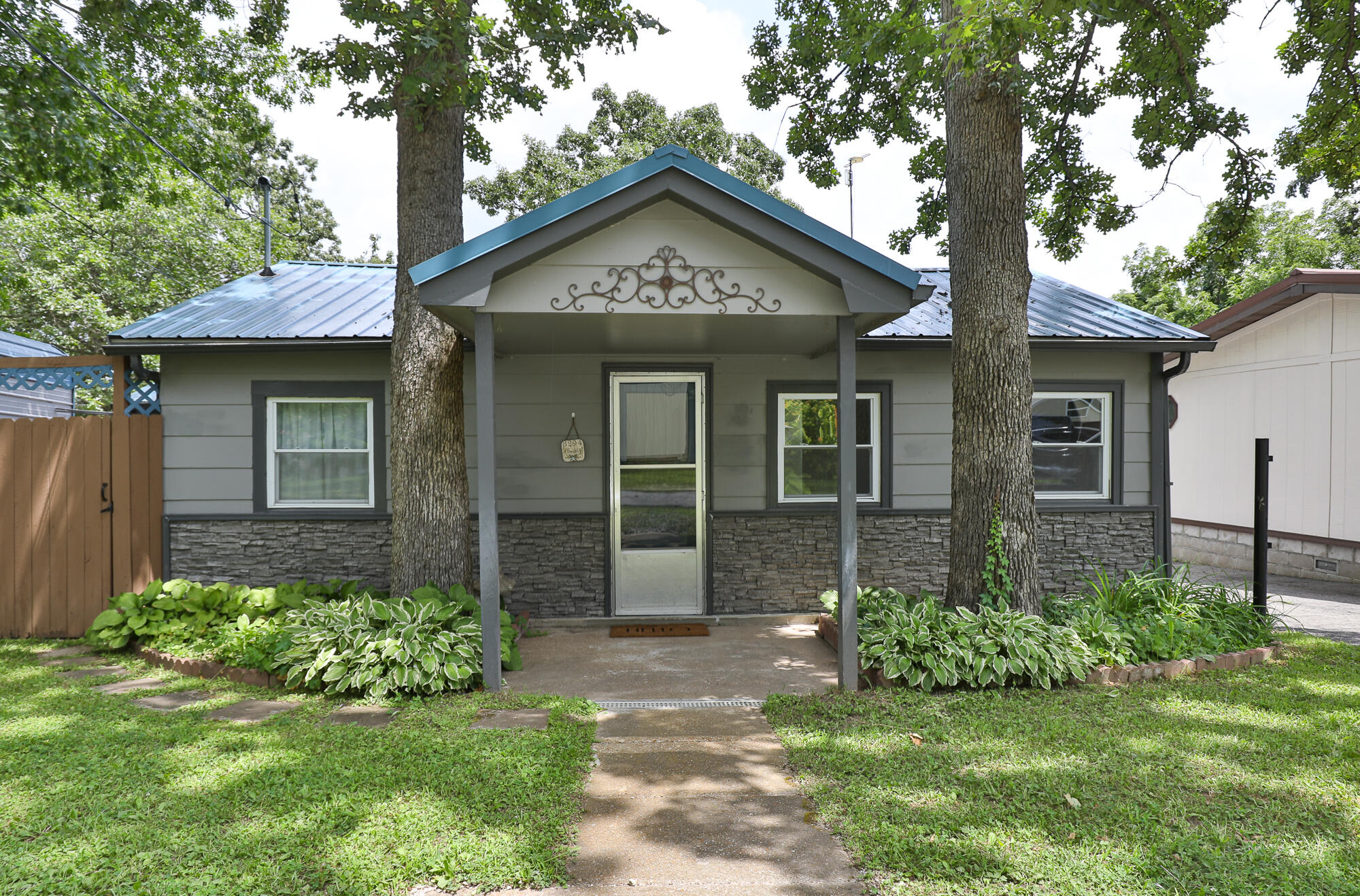 3292 Lakeview Drive Property Photo 5