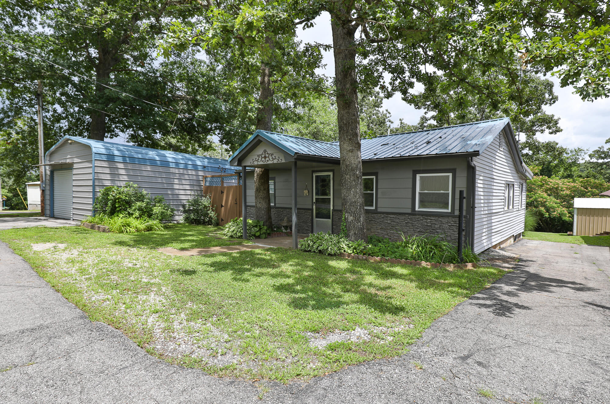 3292 Lakeview Drive Property Photo 7