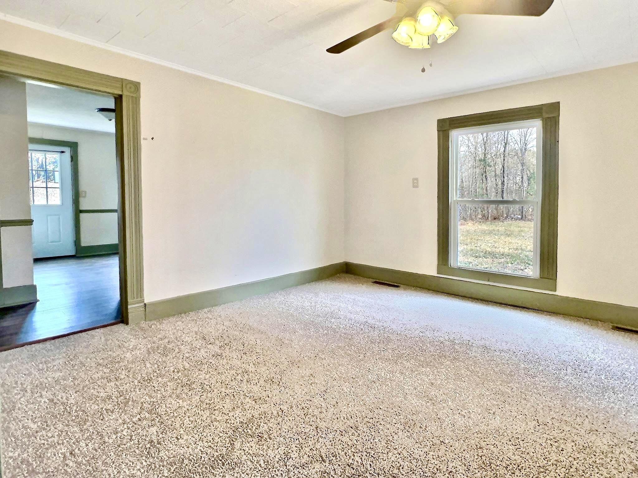 906 East Cale Street Property Photo 2