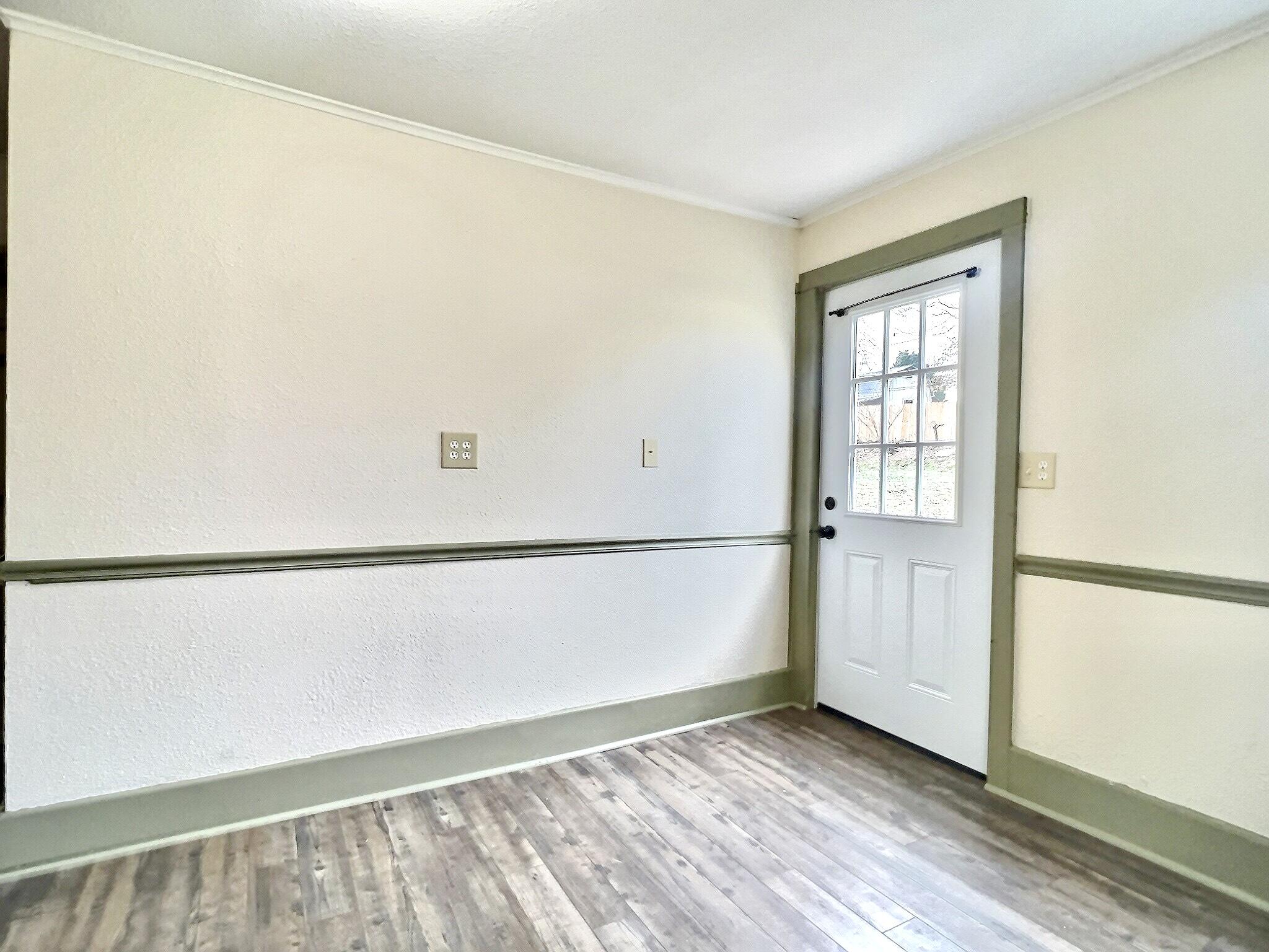906 East Cale Street Property Photo 7