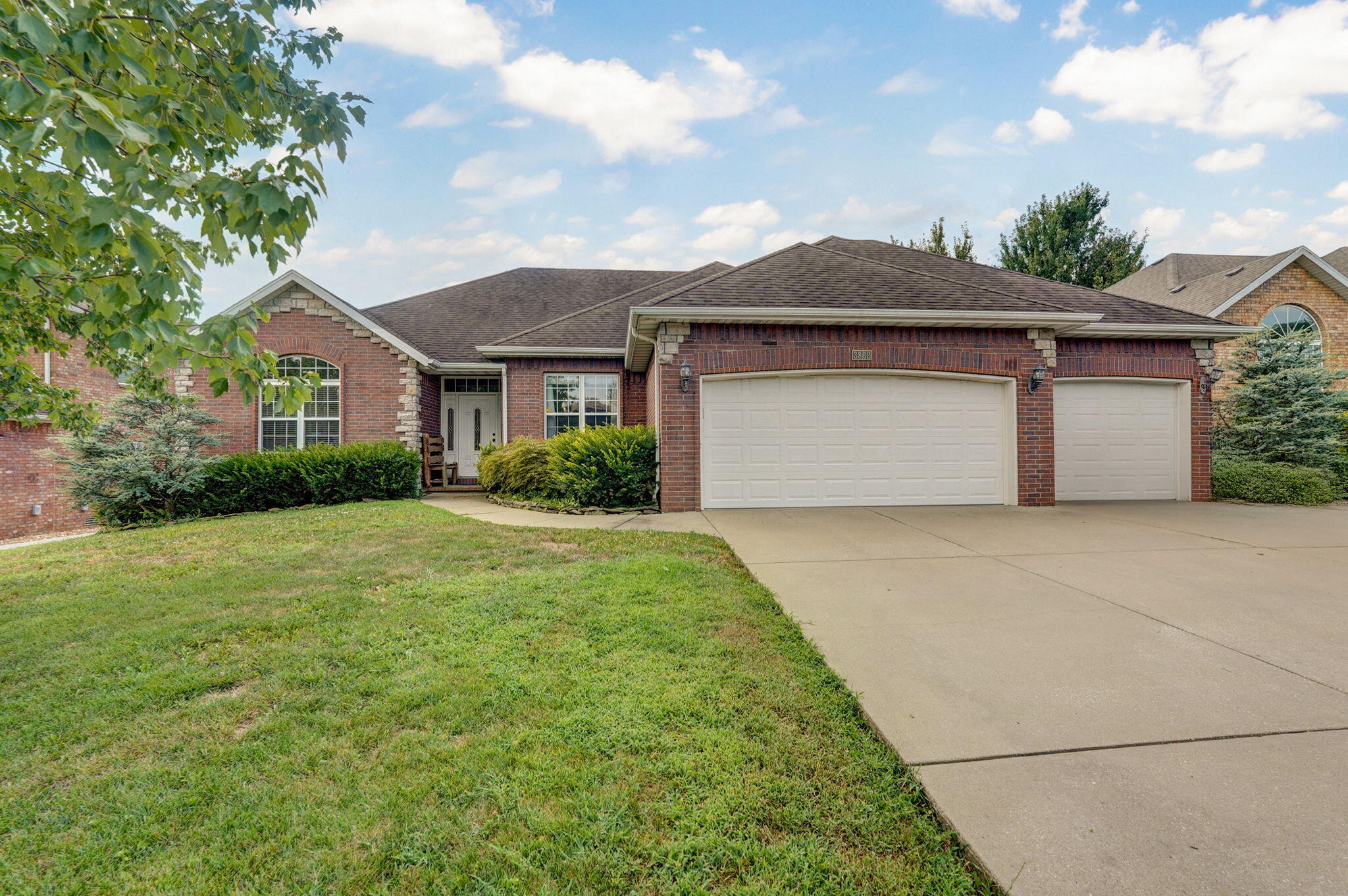 3862 West Vincent Drive Property Photo 2