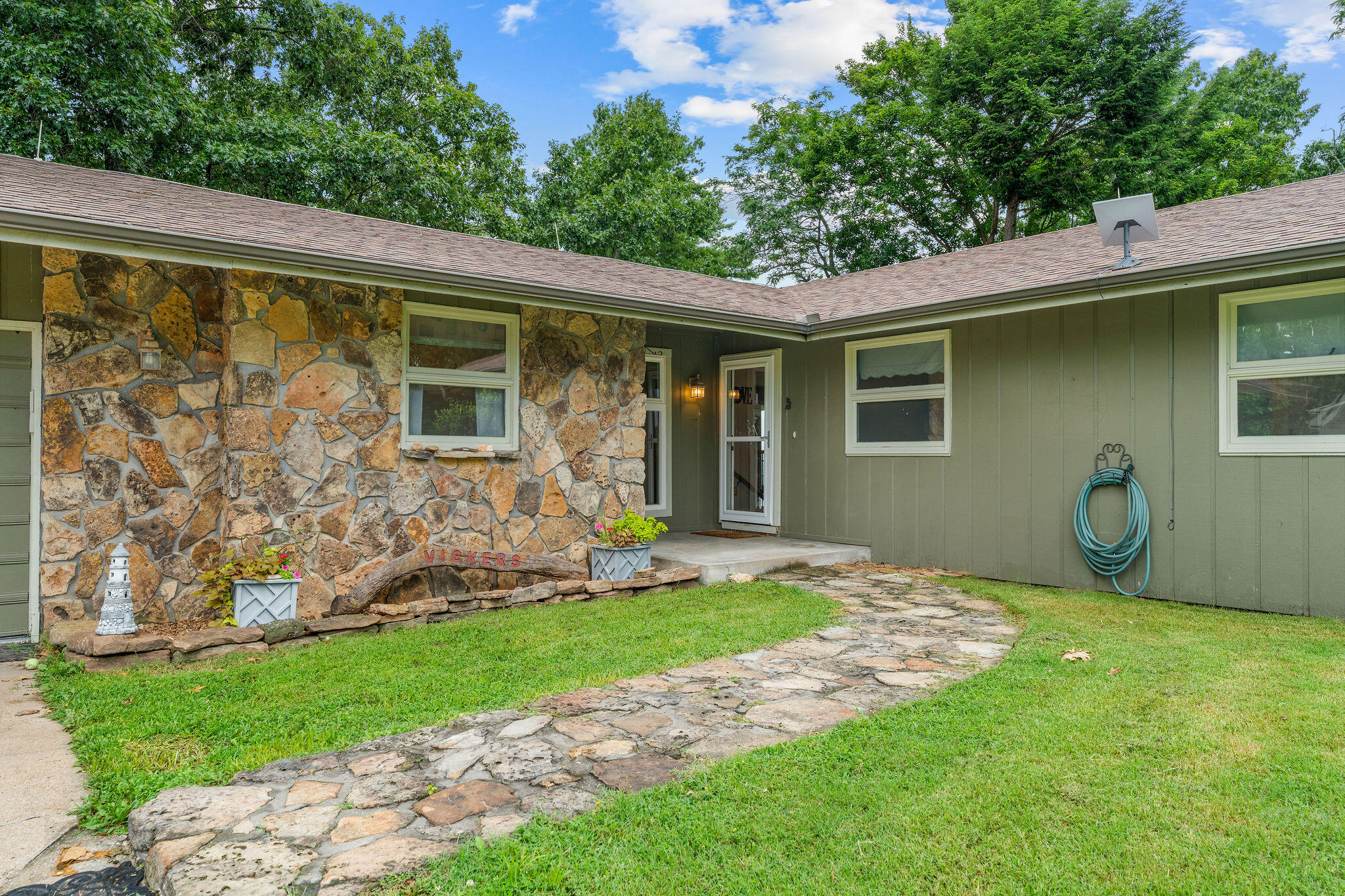433 Wood Ridge Drive Property Photo 6