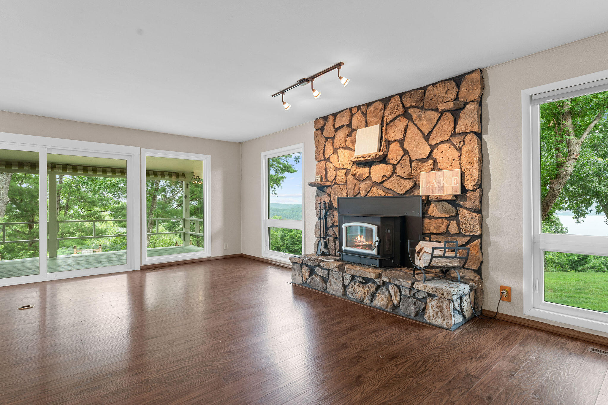 433 Wood Ridge Drive Property Photo 11