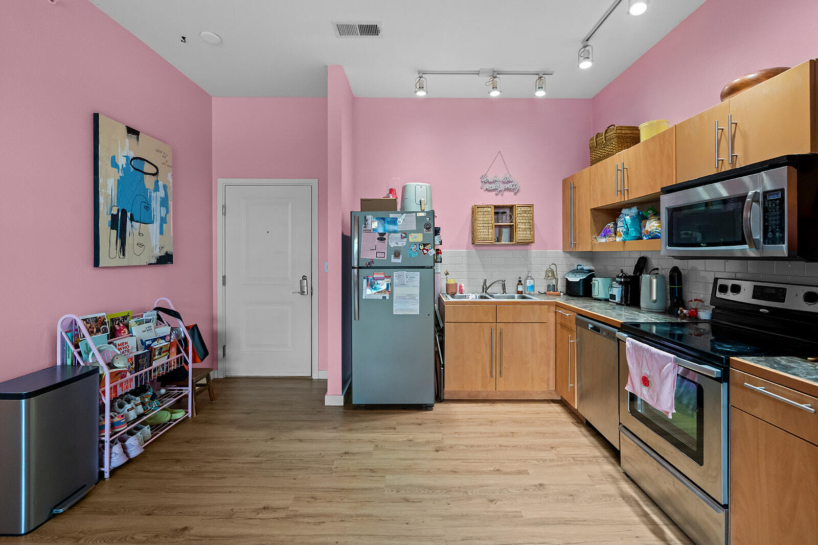 623 West Walnut Street Unit 203 Property Photo 3