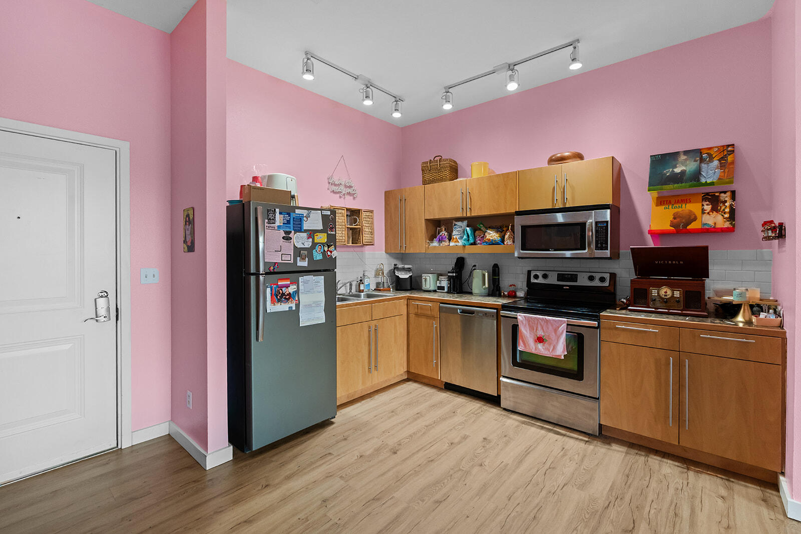 623 West Walnut Street Unit 203 Property Photo 4