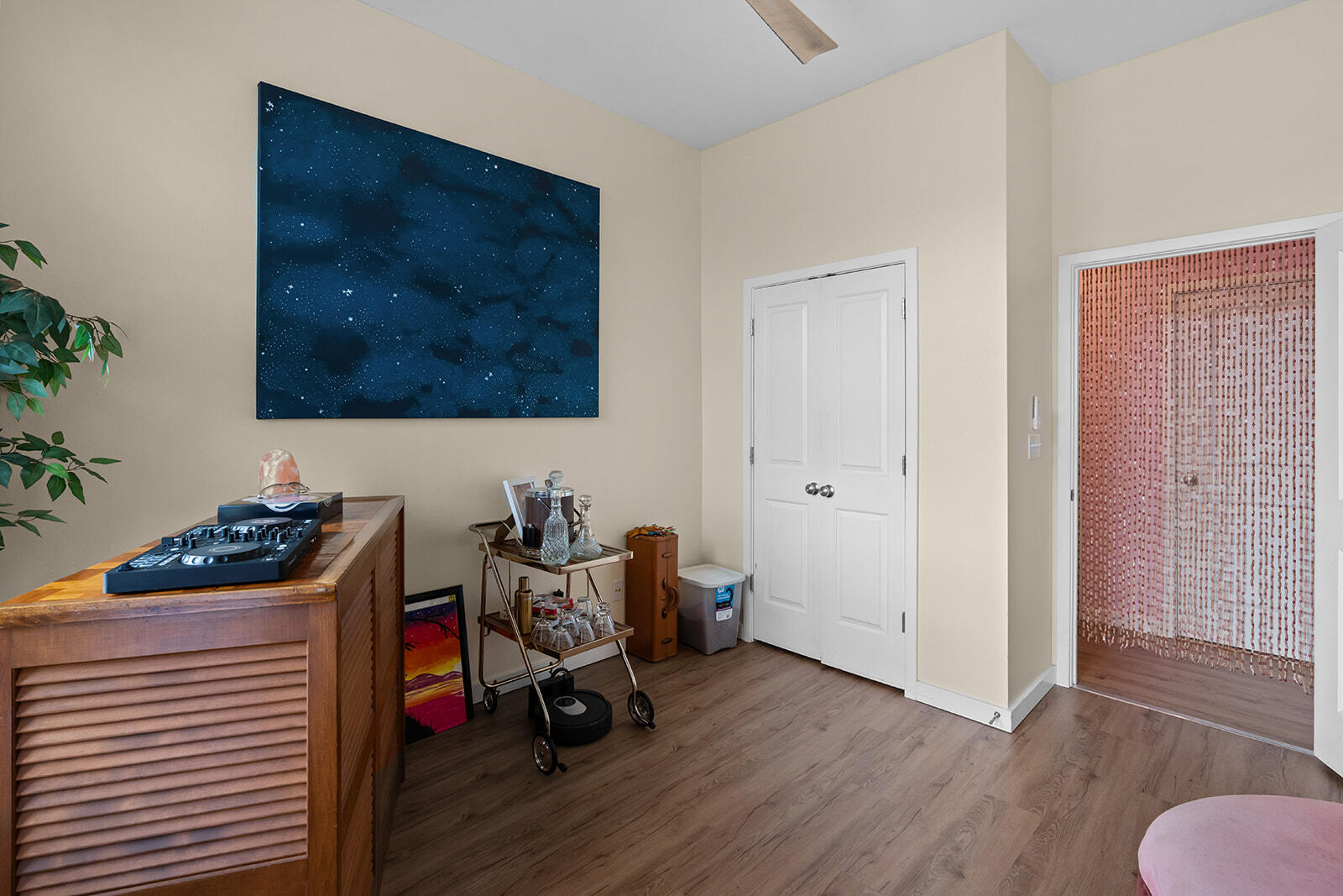 623 West Walnut Street Unit 203 Property Photo 10