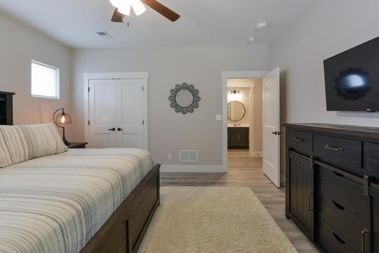 280 Lakefront Drive Property Photo 18