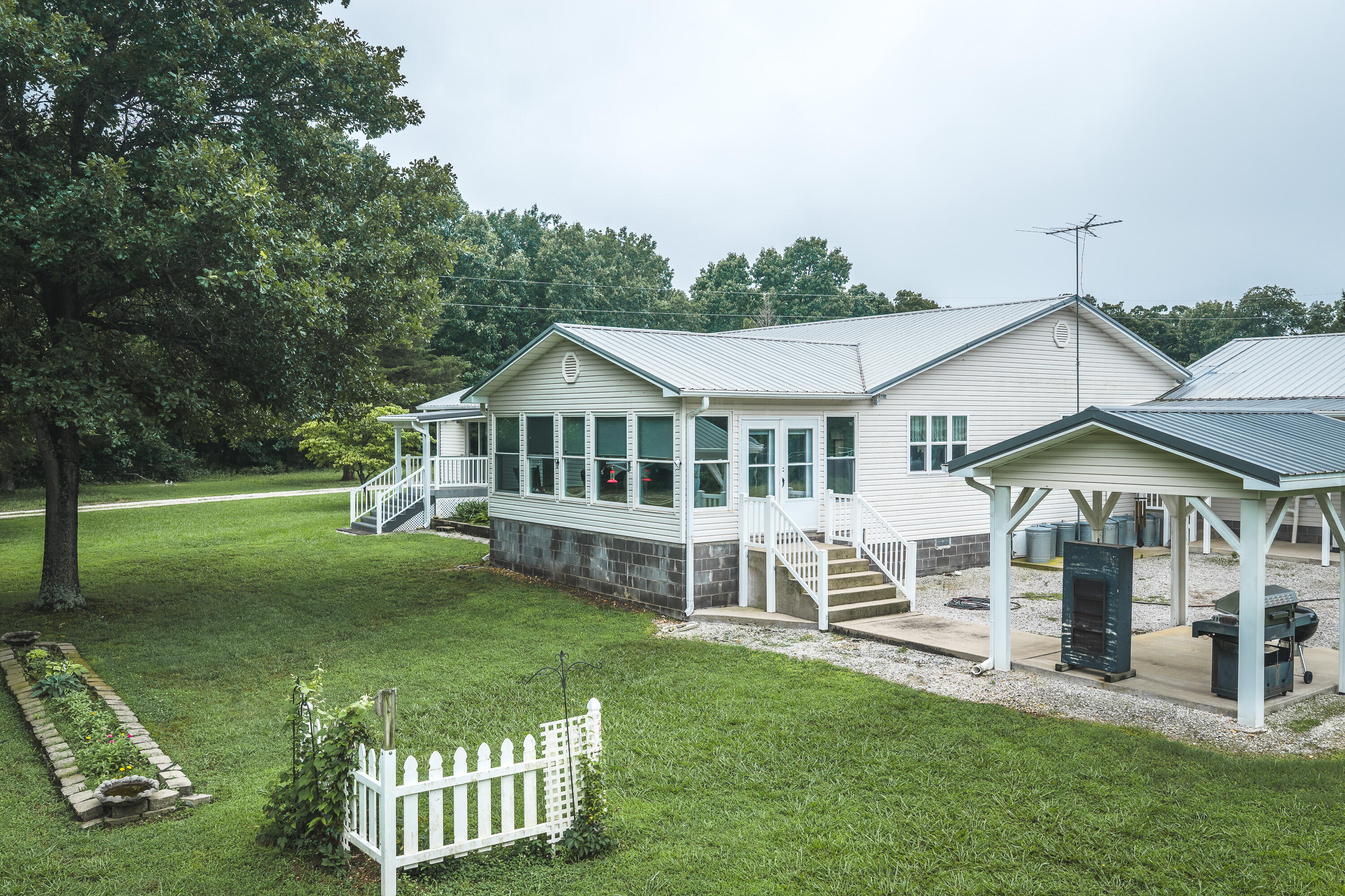 1569 Spider K Road Property Photo 7