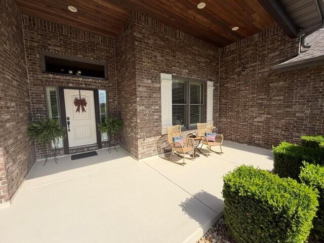 120 Bethpage Court Property Photo 3