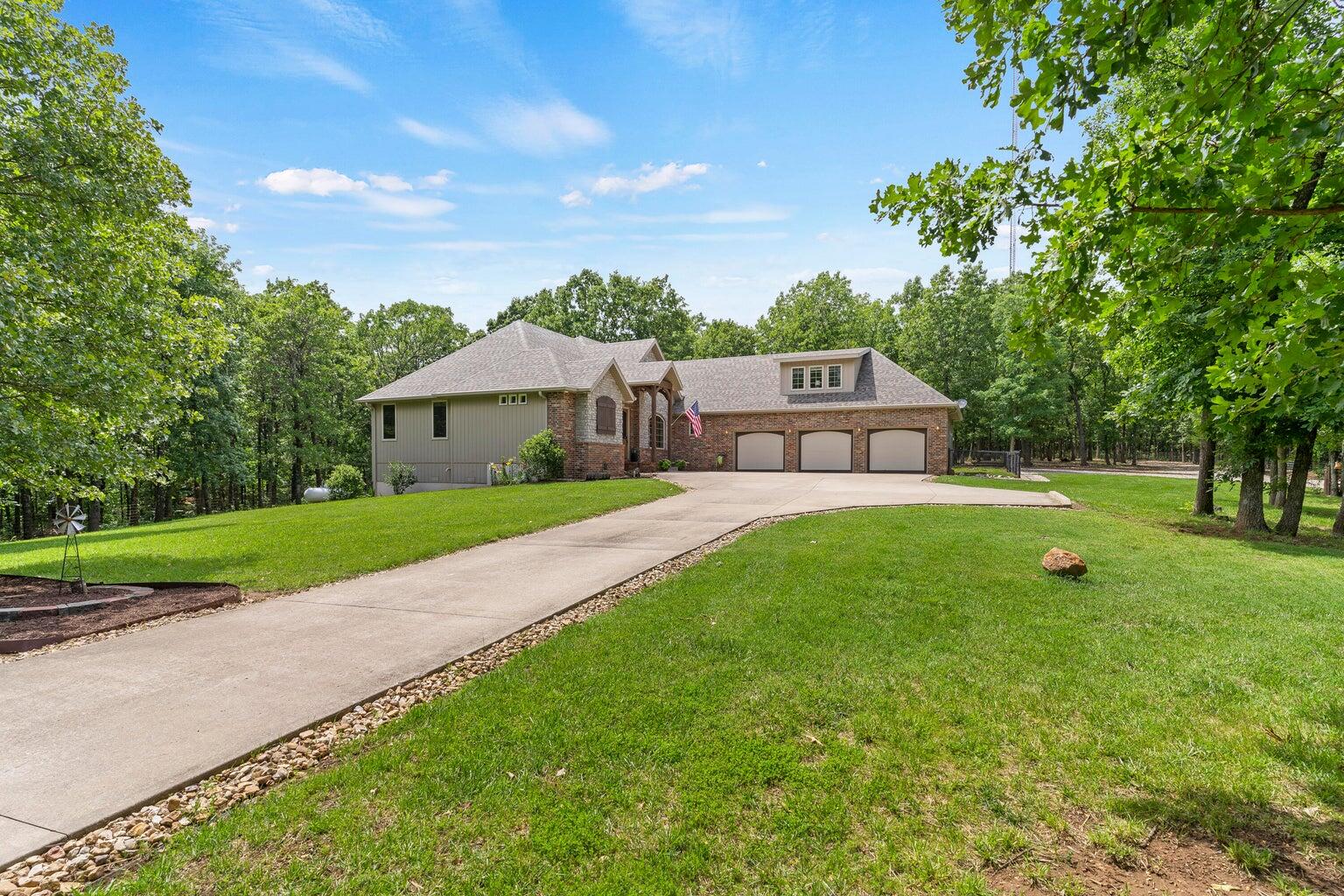 320 Ridgecrest Drive Property Photo 4