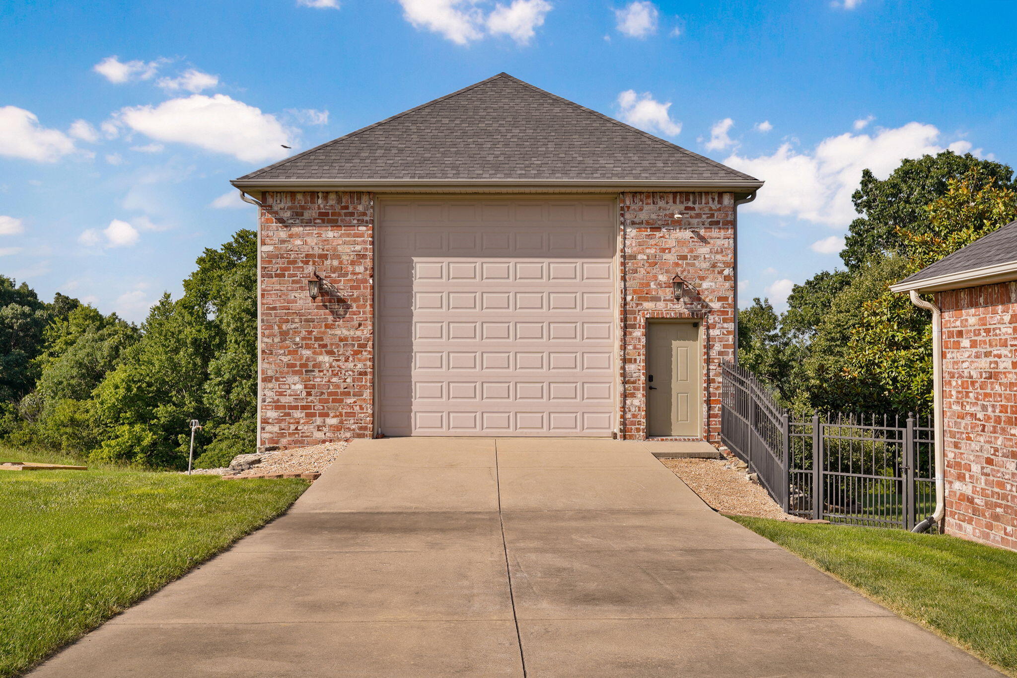 332 Sunset Drive Property Photo 5