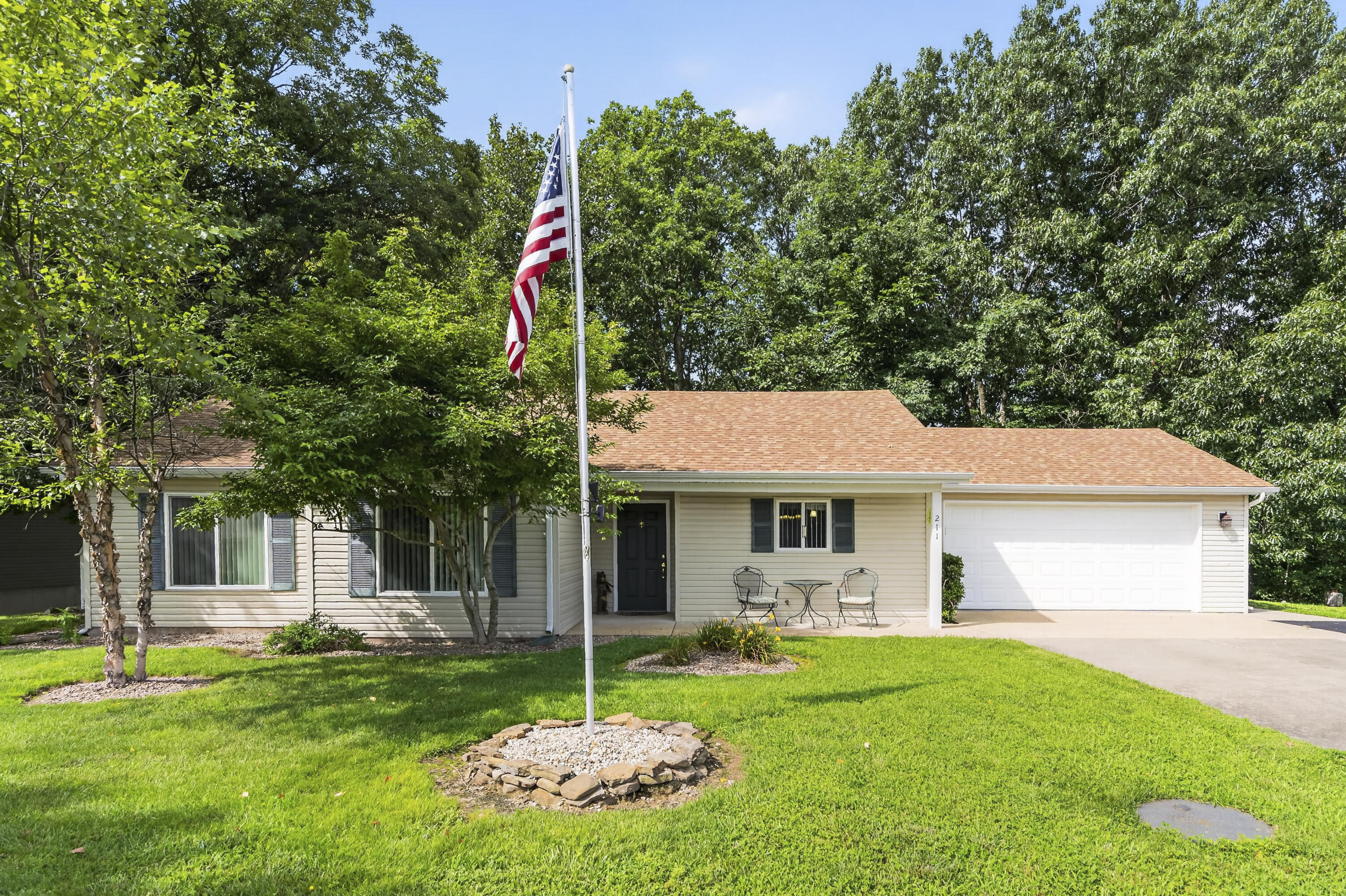 211 North Catamount Boulevard Property Photo 2