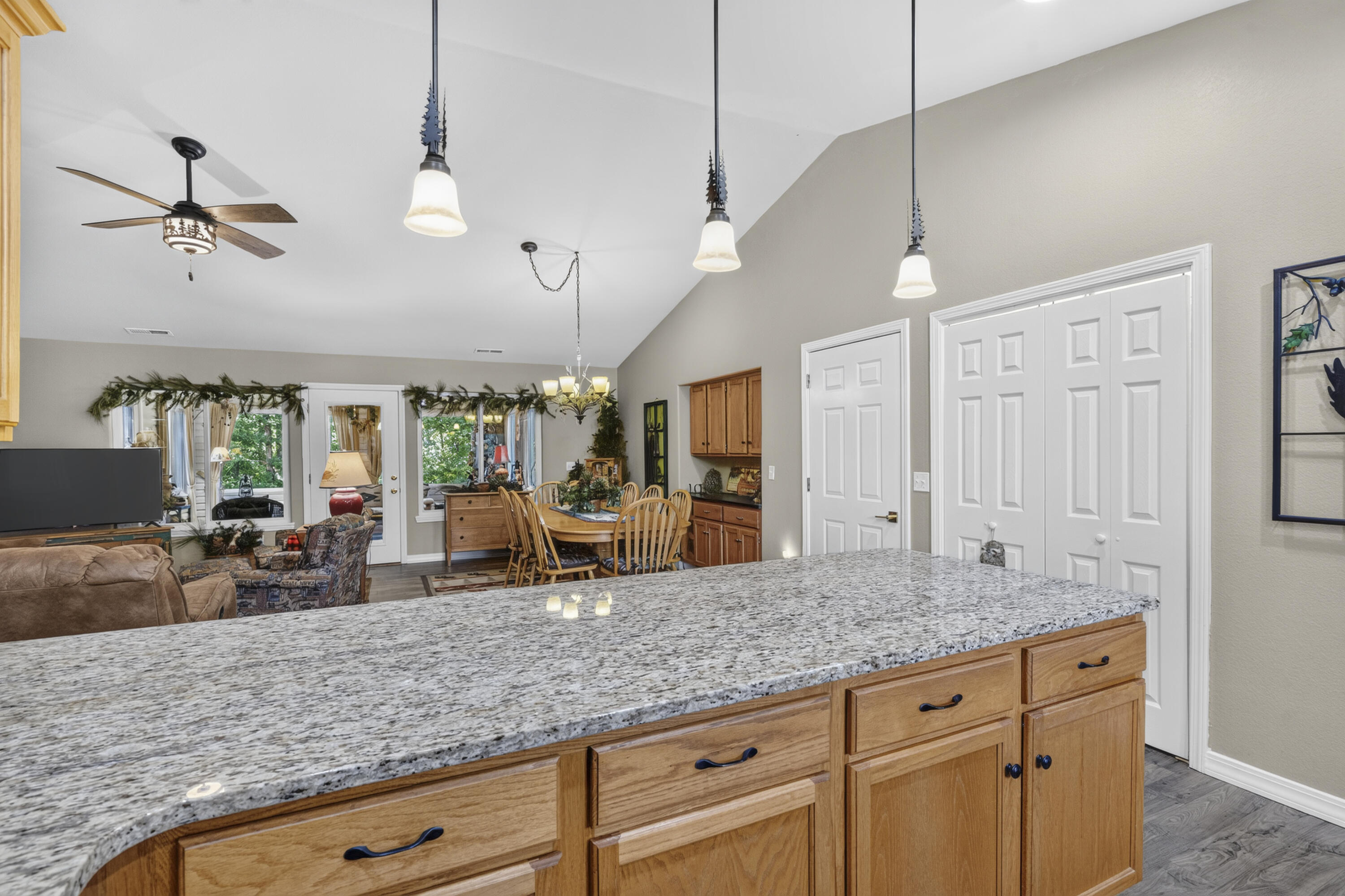 211 North Catamount Boulevard Property Photo 12