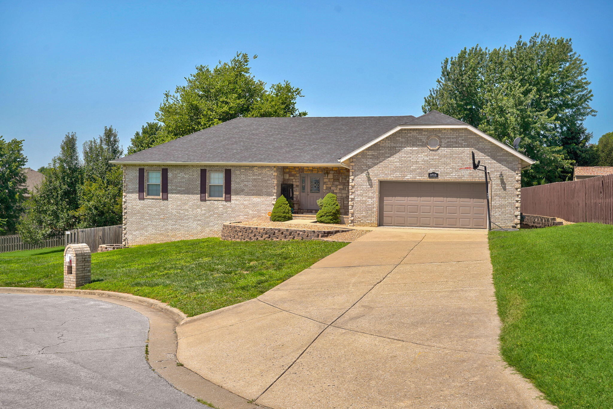 3713 North Croswell Avenue Property Photo 4