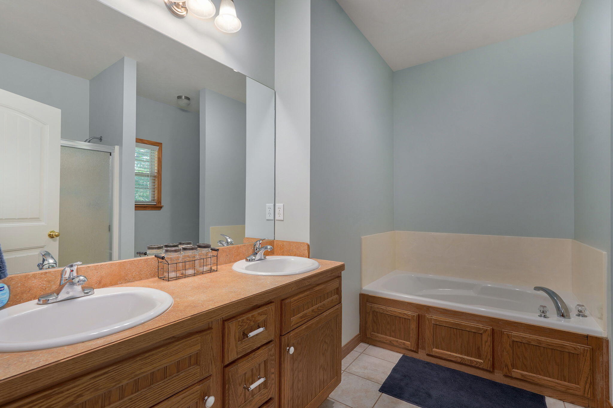 3713 North Croswell Avenue Property Photo 21