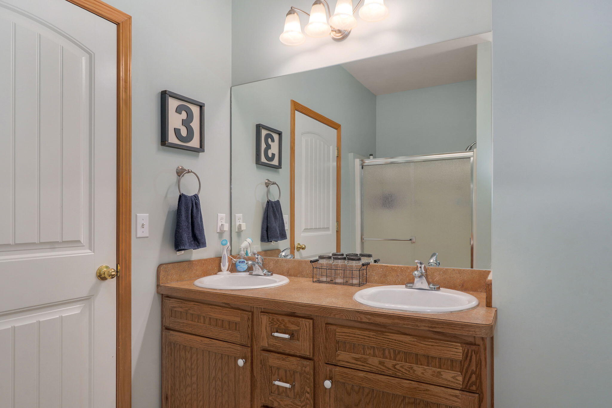 3713 North Croswell Avenue Property Photo 23