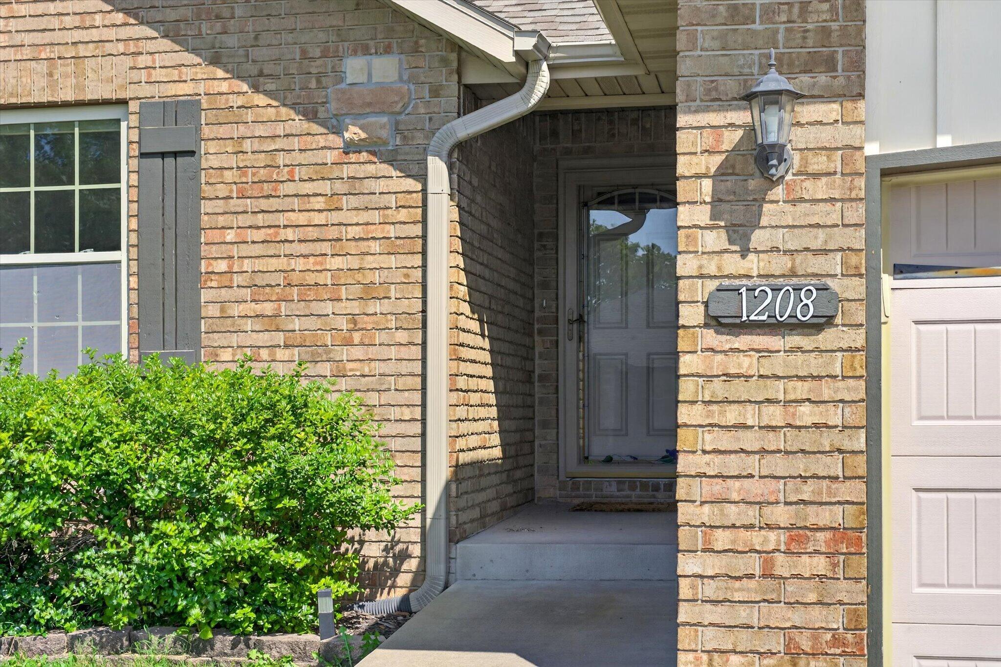1208 South Jaylin Avenue Property Photo 3