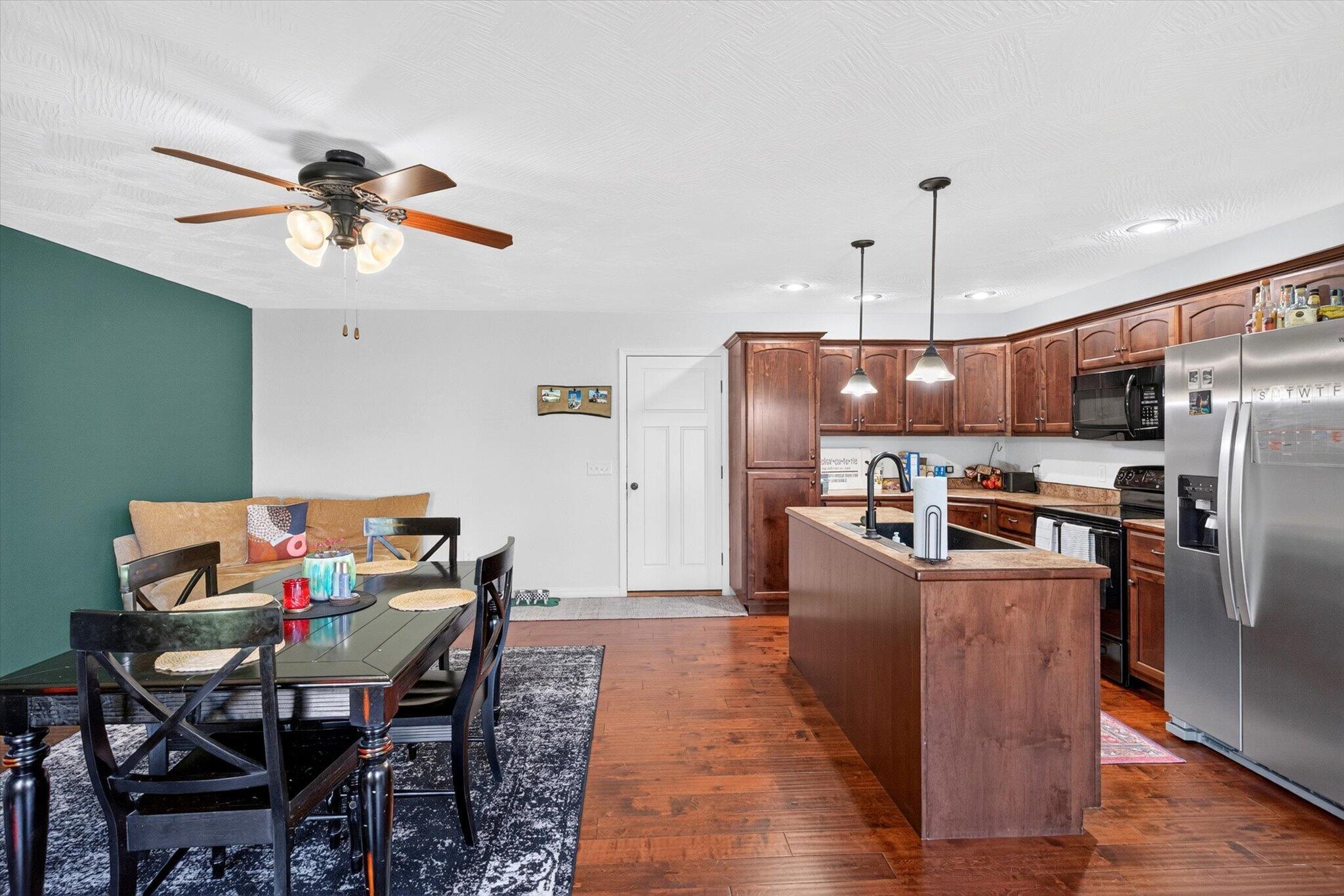 1208 South Jaylin Avenue Property Photo 14