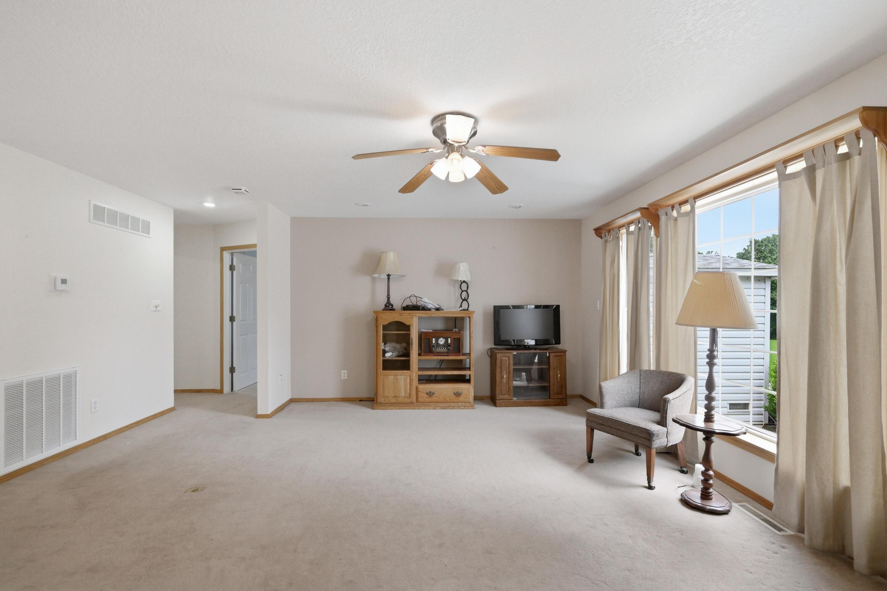 3532 Willow Lane Property Photo 6