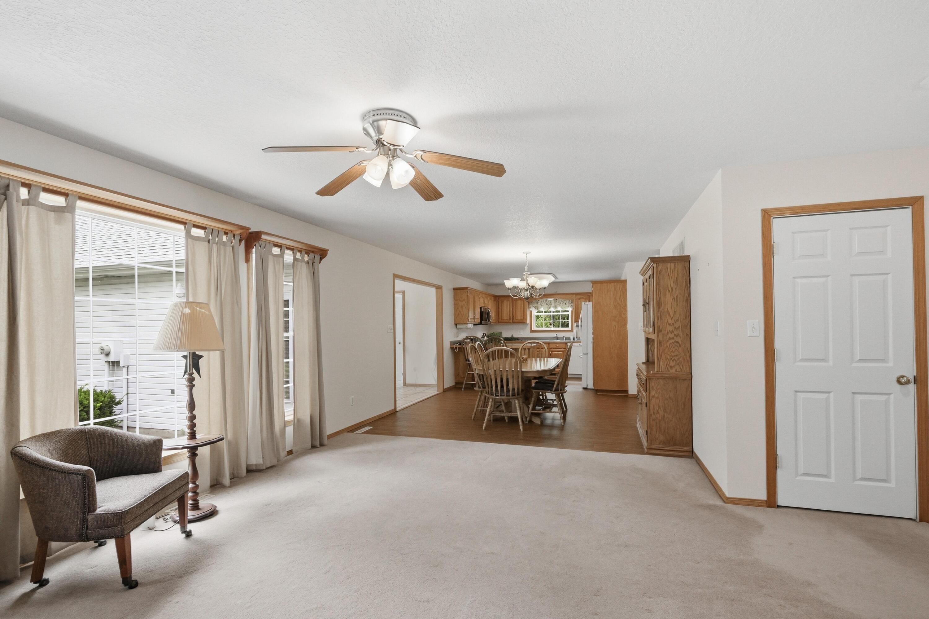 3532 Willow Lane Property Photo 8
